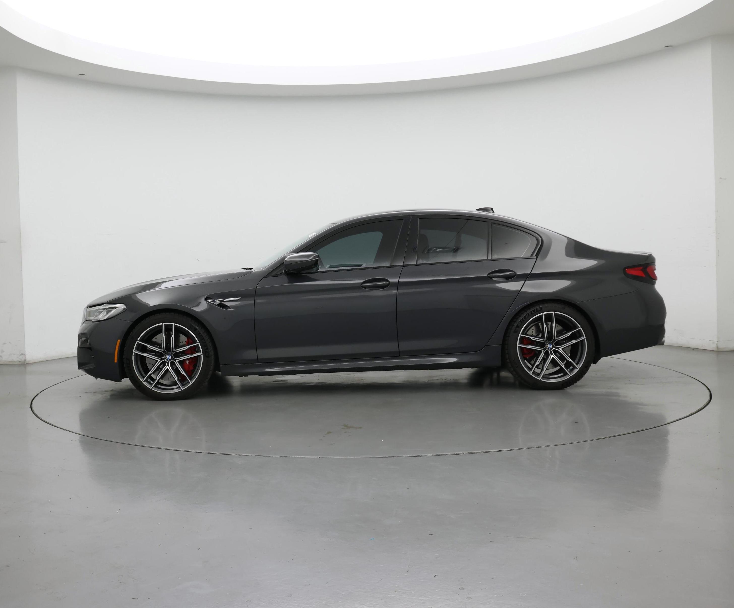 Thumbnail: 2022 BMW M5 - 3