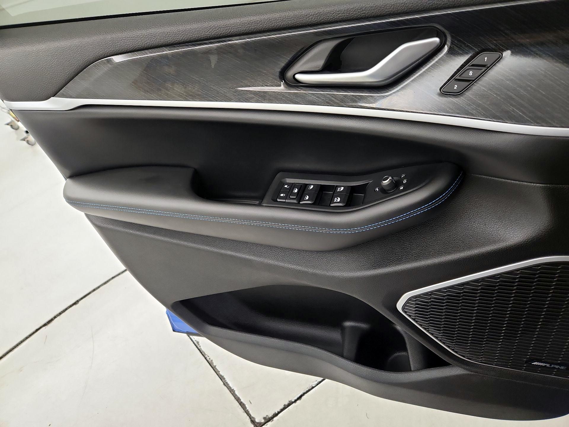 Thumbnail: 2024 Jeep Grand Cherokee - 12