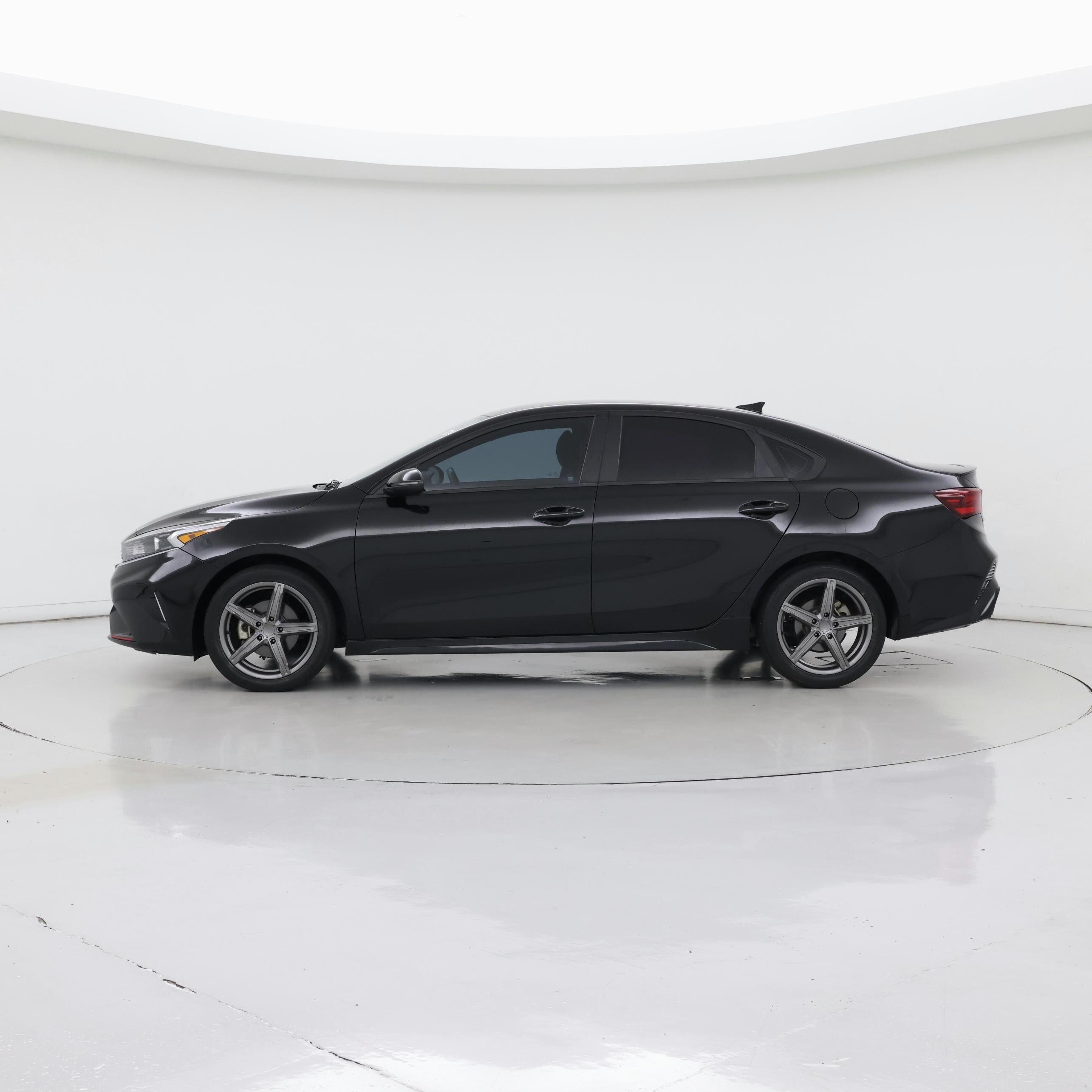 Thumbnail: 2023 Kia Forte - 3