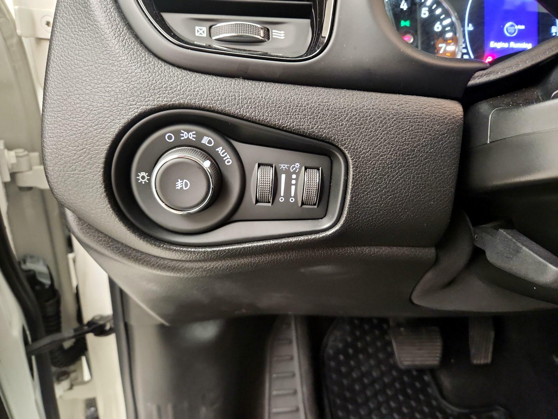 Thumbnail: 2018 Jeep Renegade - 13
