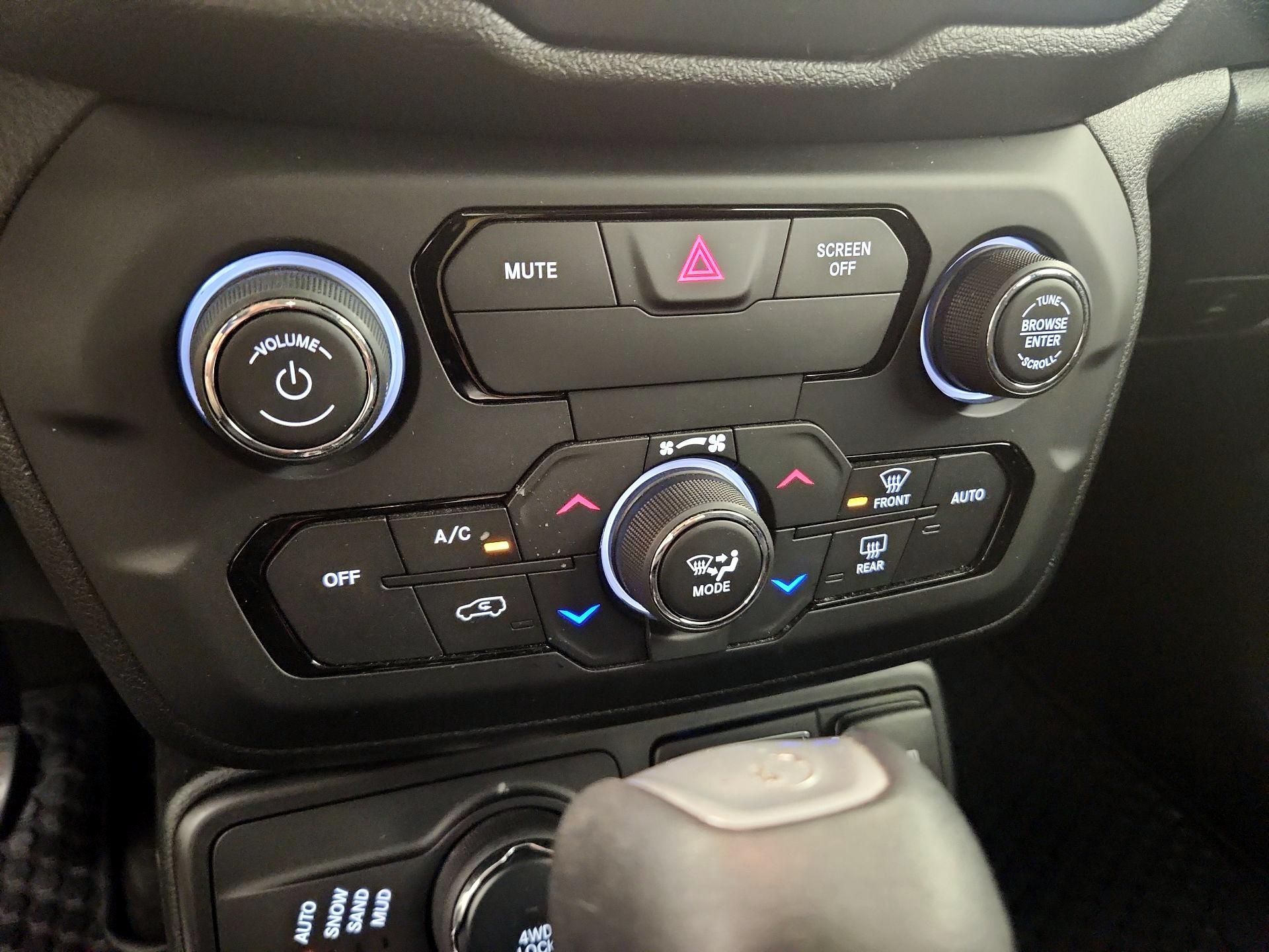 Thumbnail: 2018 Jeep Renegade - 16