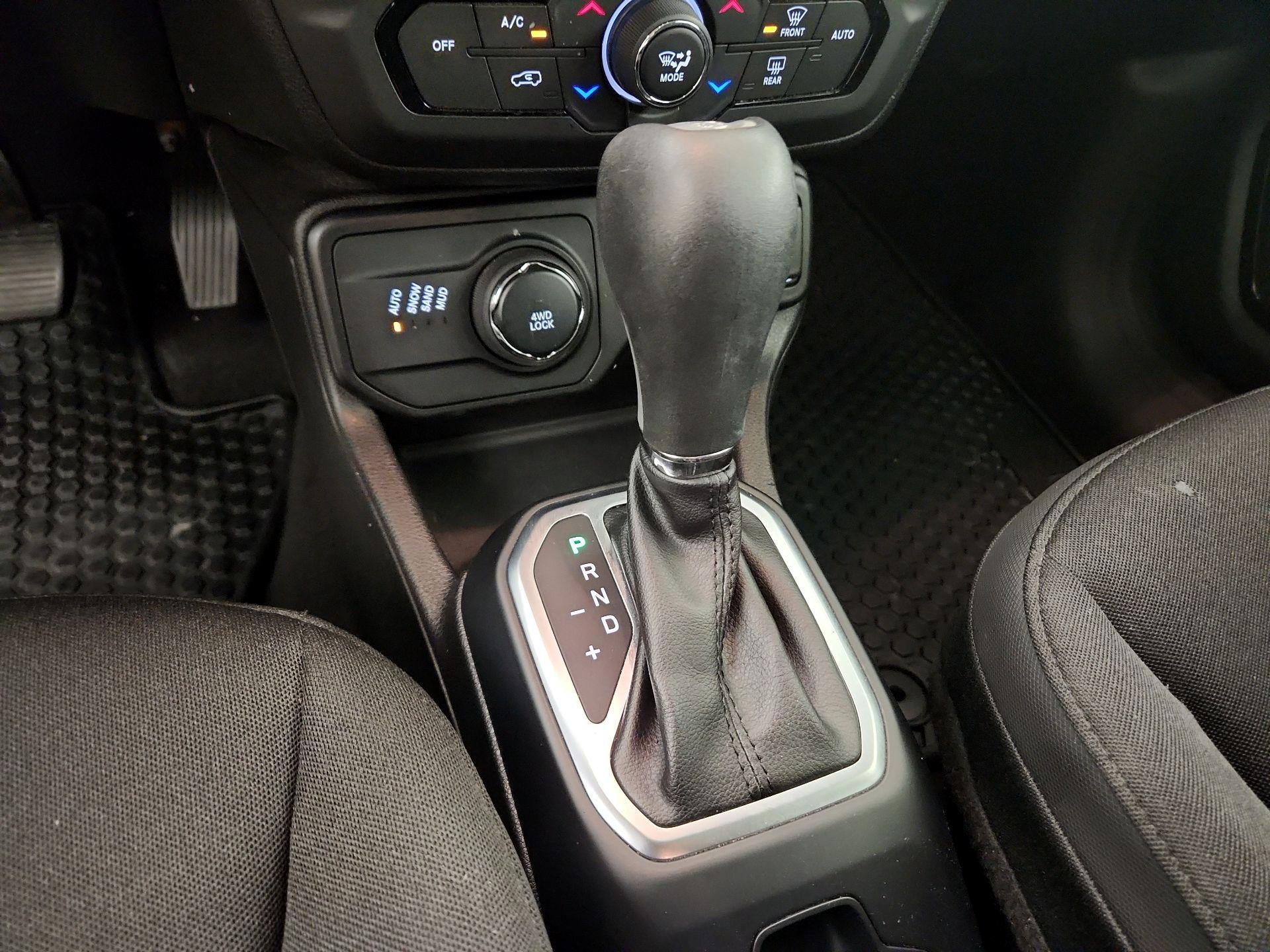 Thumbnail: 2018 Jeep Renegade - 17