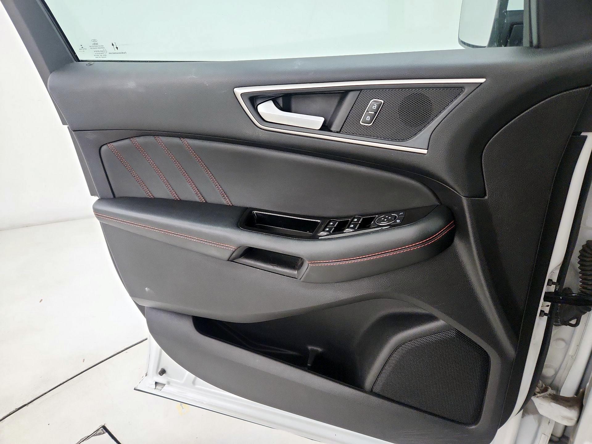 Thumbnail: 2020 Ford Edge - 12