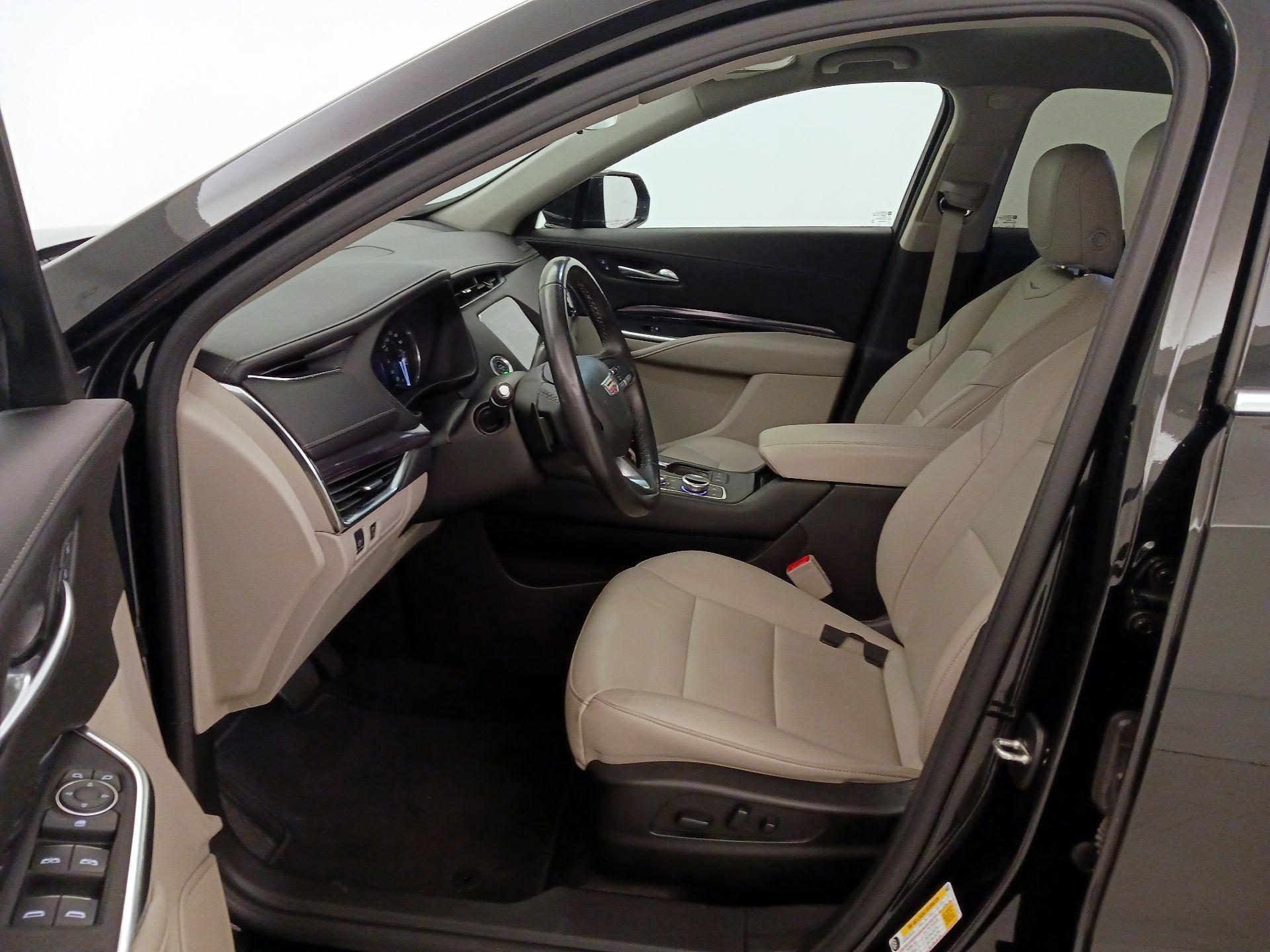Thumbnail: 2022 Cadillac XT4 - 11