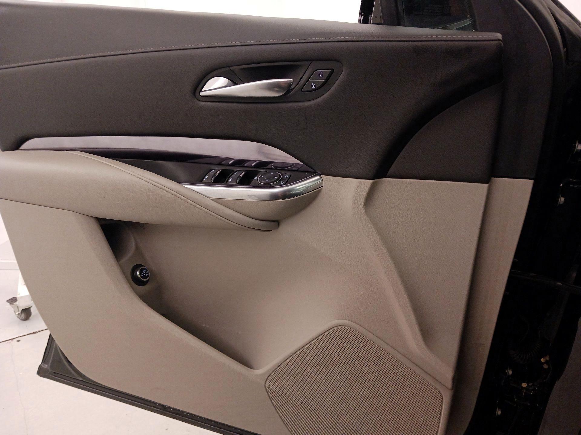 Thumbnail: 2022 Cadillac XT4 - 12