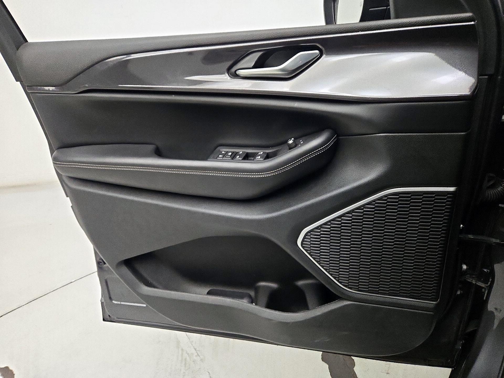 Thumbnail: 2022 Jeep Grand Cherokee - 12