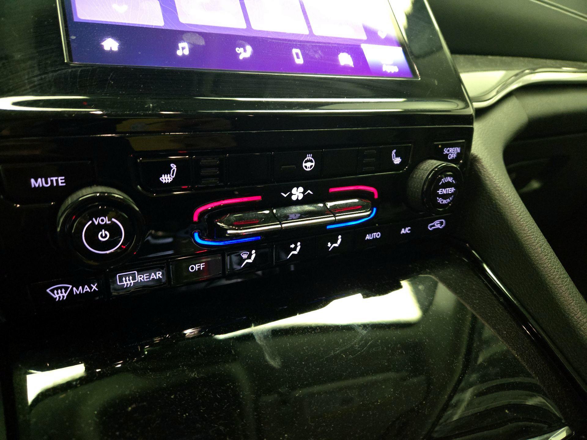 Thumbnail: 2022 Jeep Grand Cherokee - 16