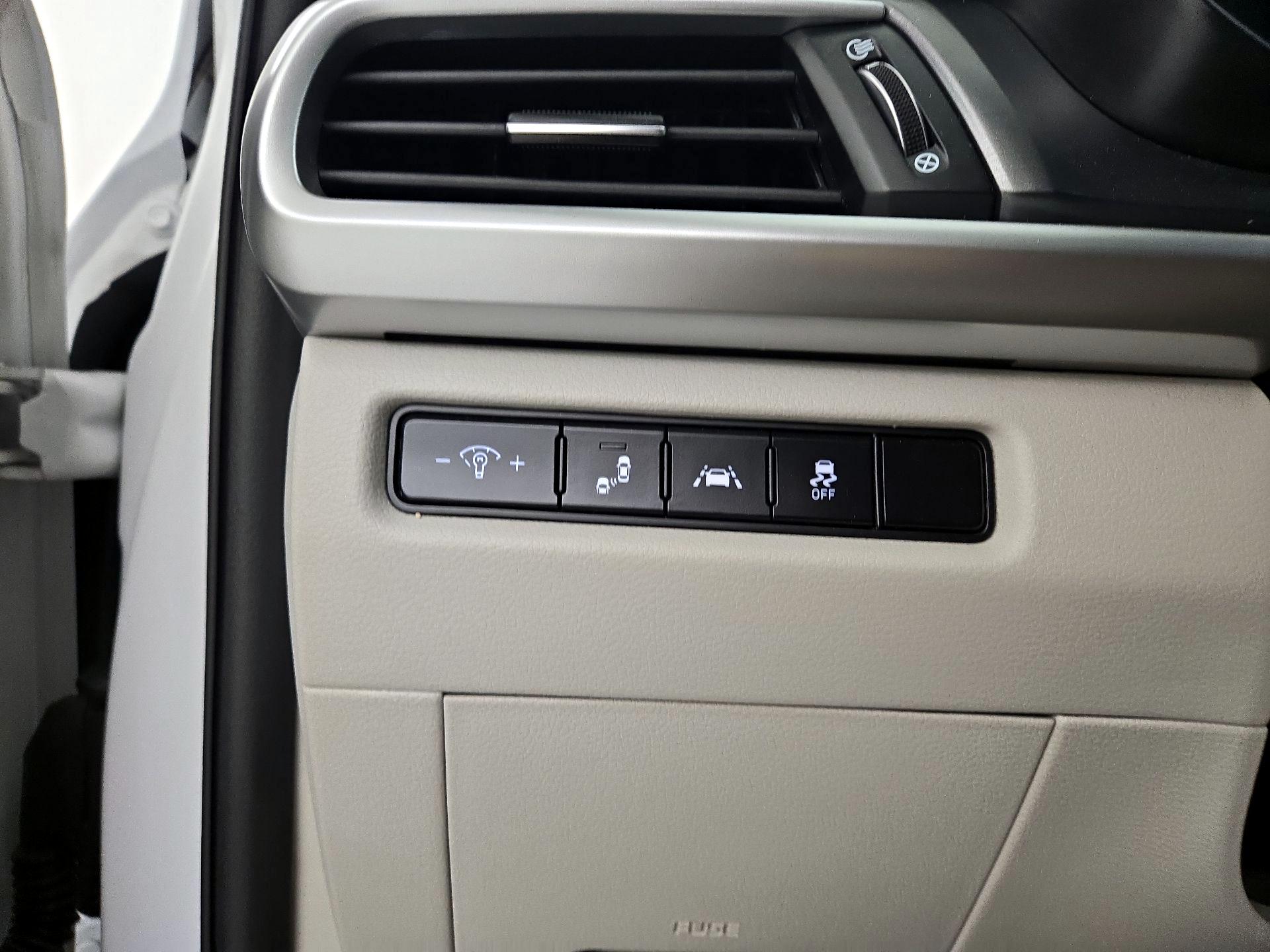 Thumbnail: 2020 Kia Telluride - 13
