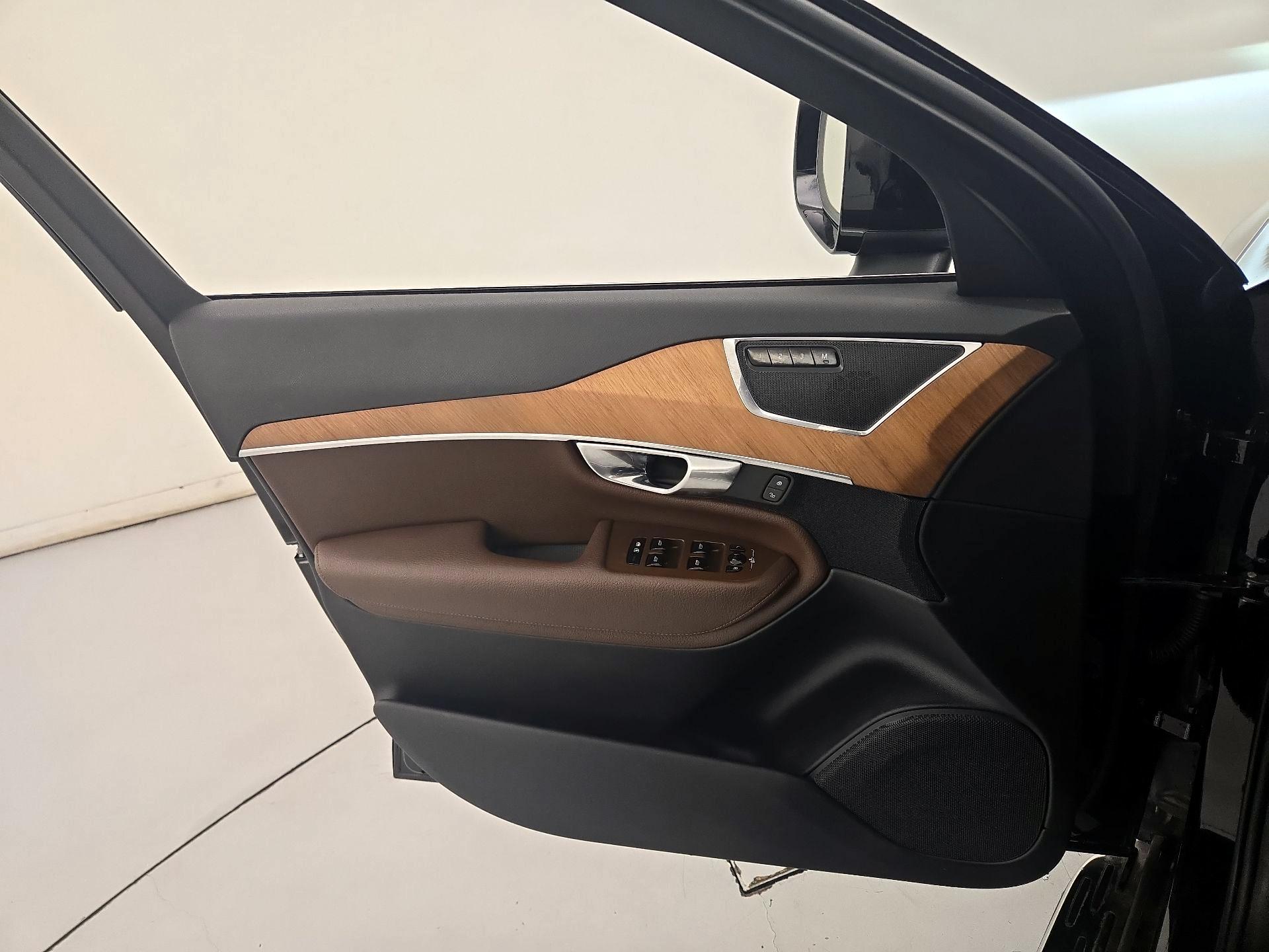Thumbnail: 2022 Volvo XC90 - 12