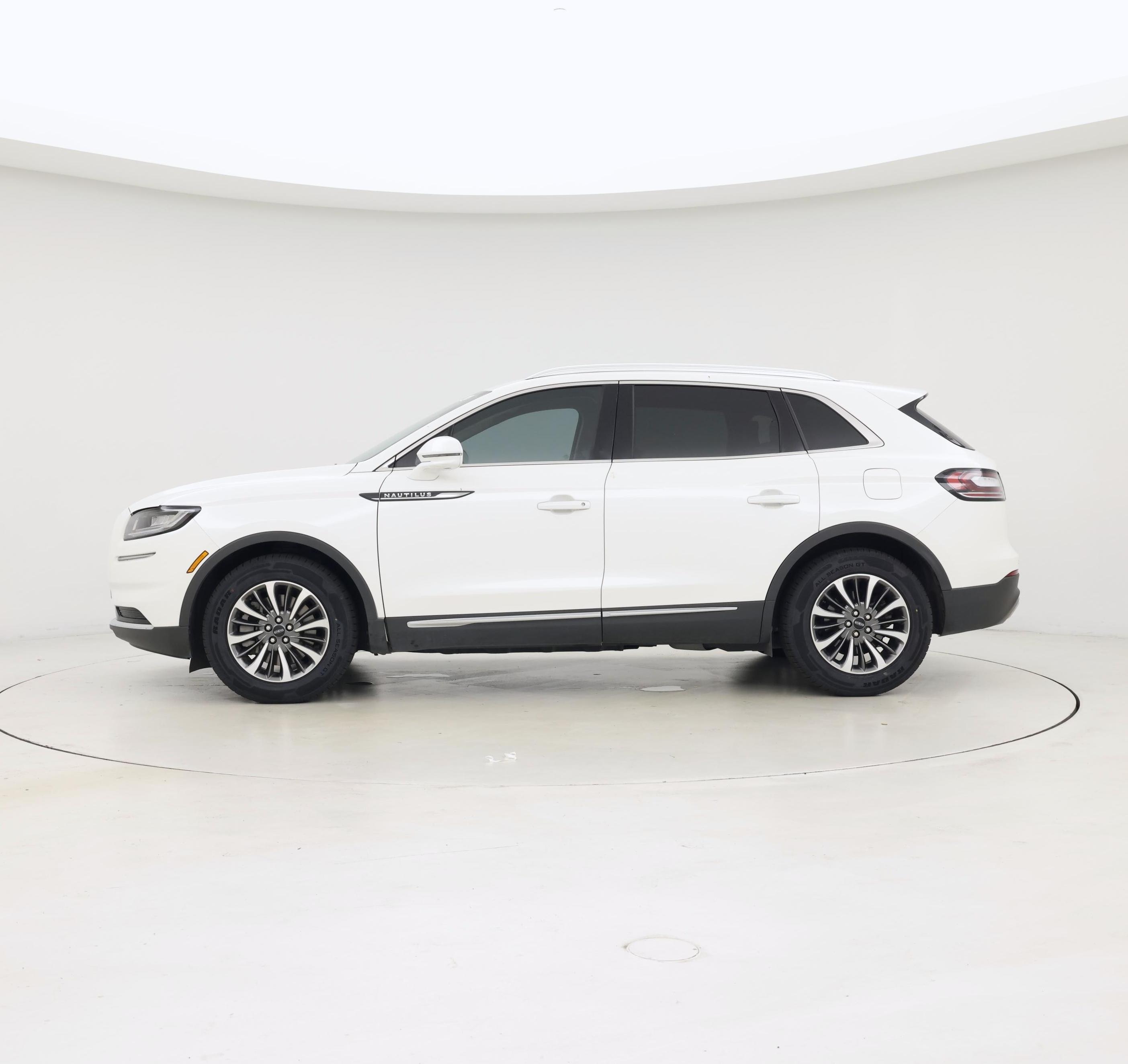 Thumbnail: 2023 Lincoln Nautilus - 3