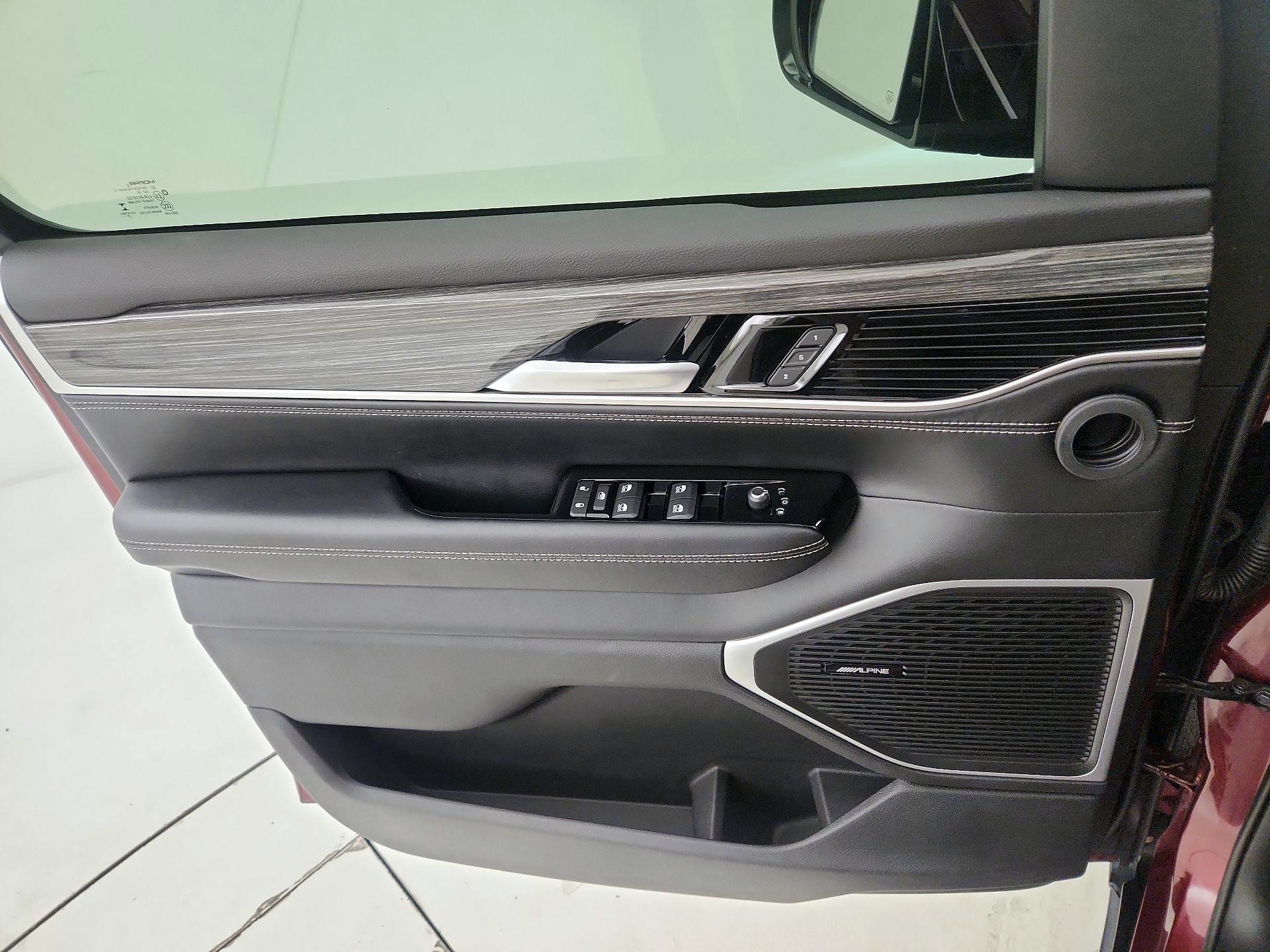 Thumbnail: 2022 Jeep Wagoneer - 12