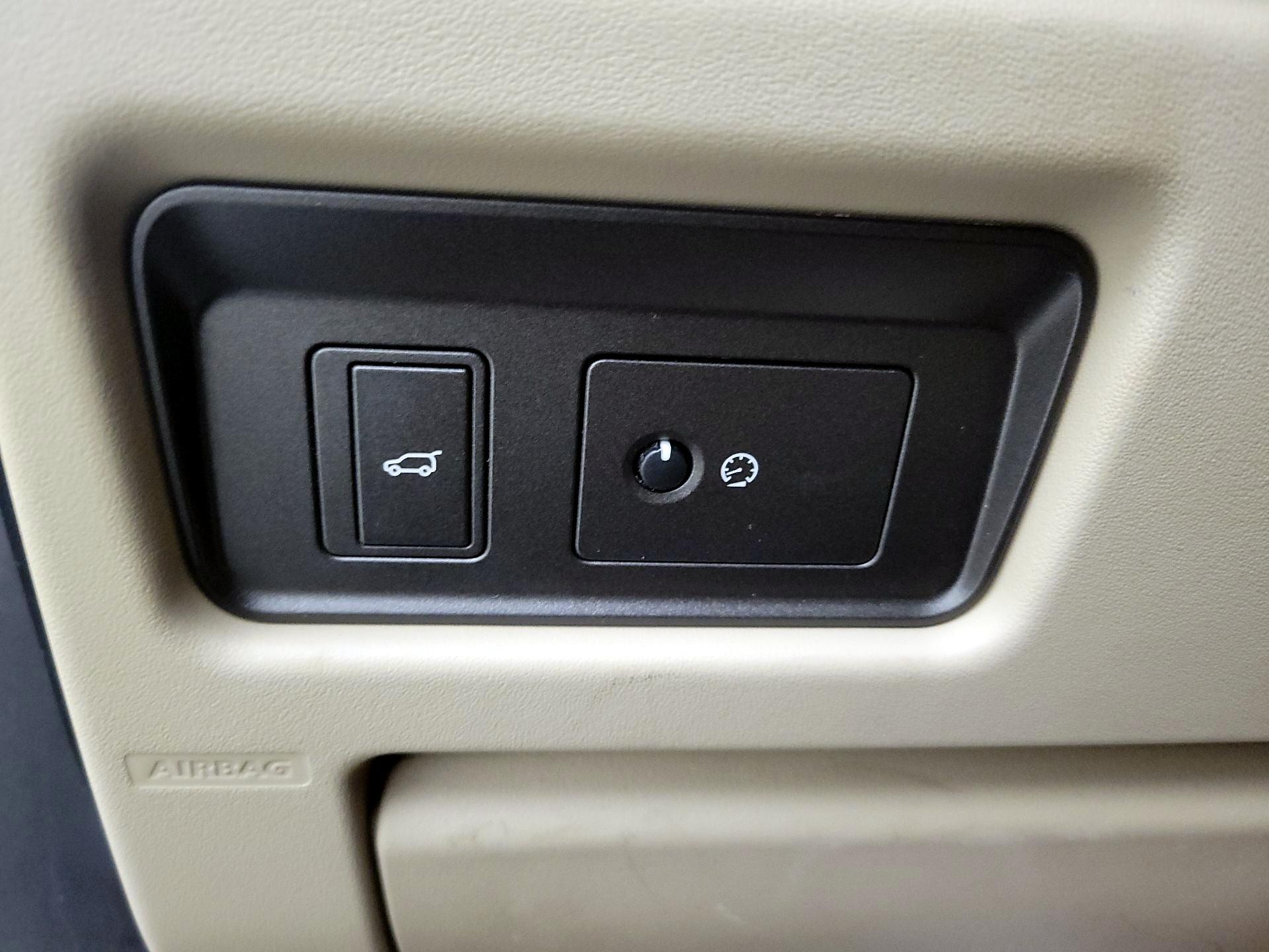 Thumbnail: 2016 Land Rover Range Rover Evoque - 13