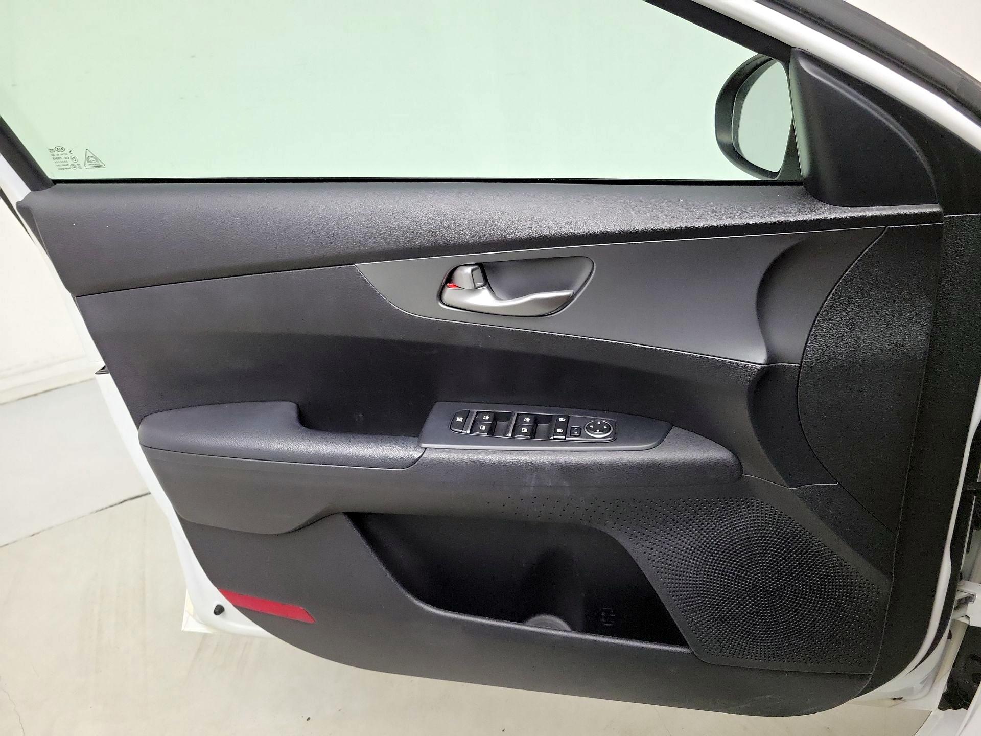 Thumbnail: 2021 Kia Forte - 12