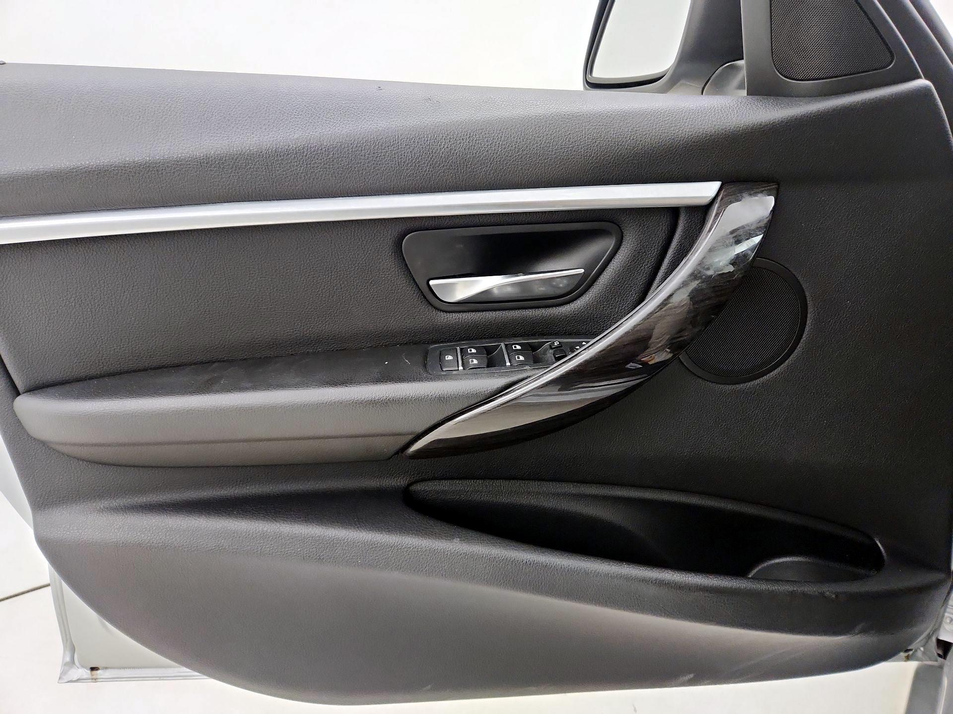 Thumbnail: 2016 BMW 3 Series - 12