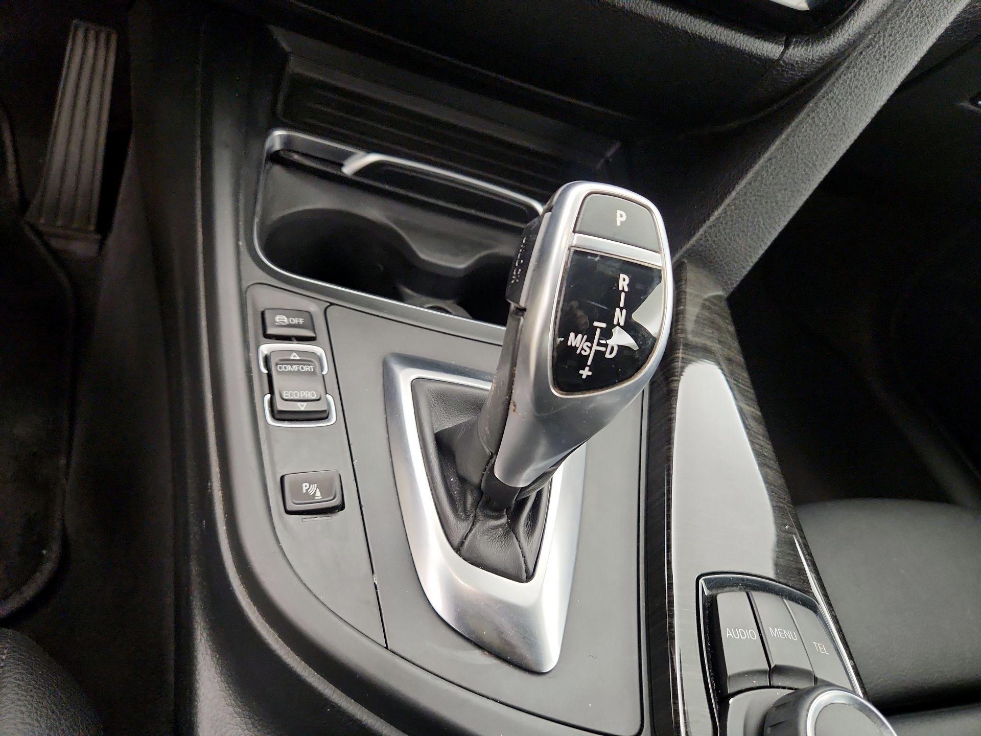 Thumbnail: 2016 BMW 3 Series - 17