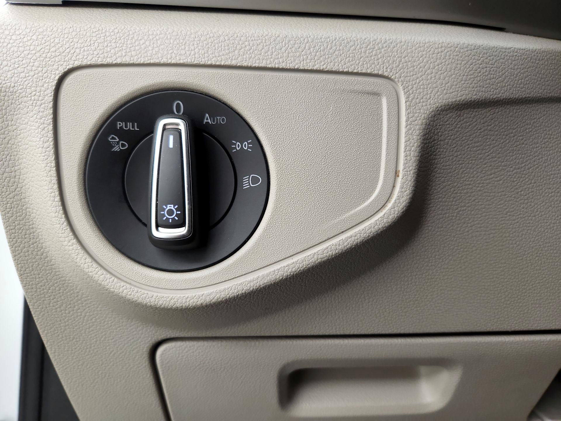 Thumbnail: 2022 Volkswagen Atlas - 13