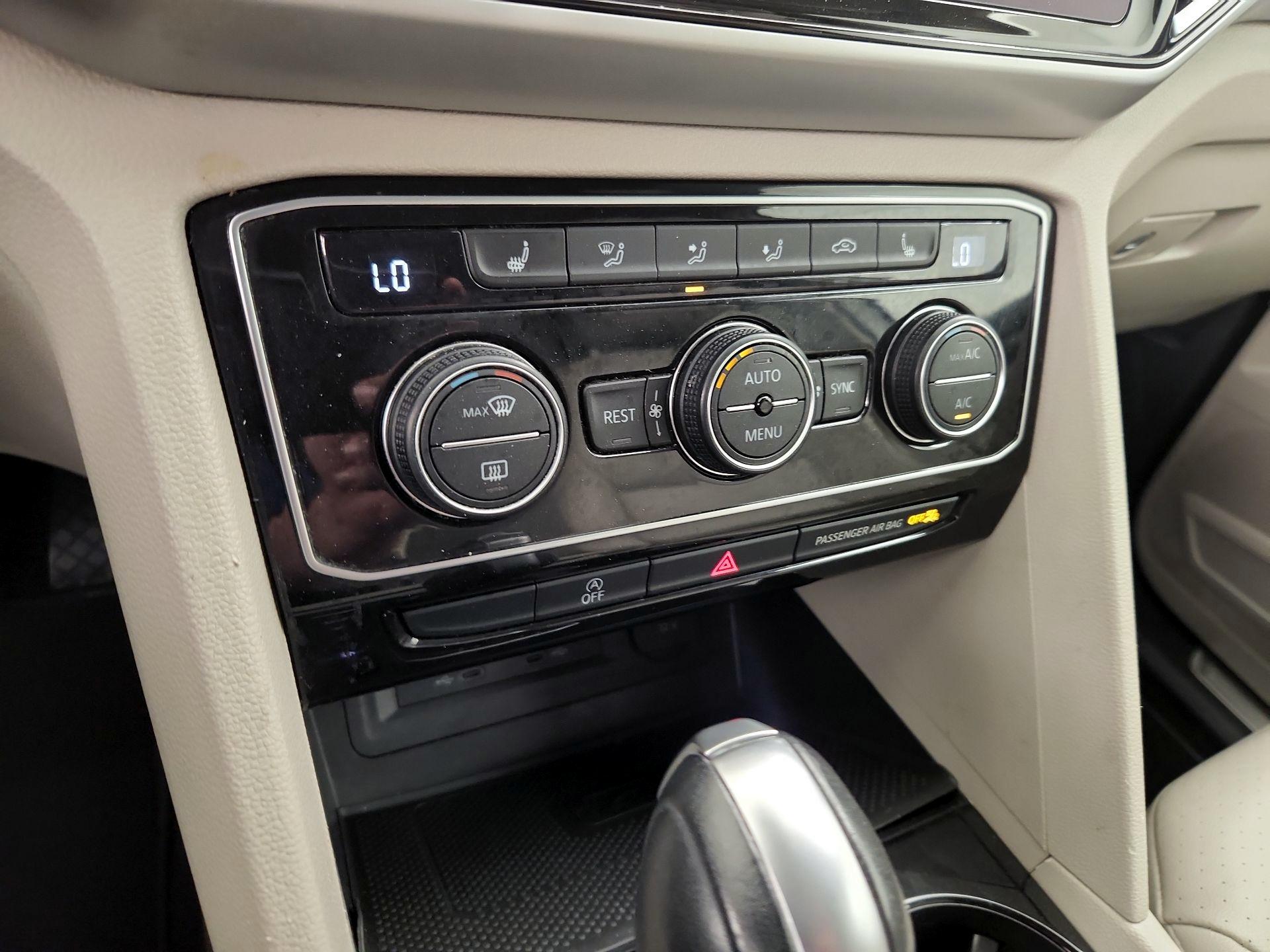 Thumbnail: 2022 Volkswagen Atlas - 16