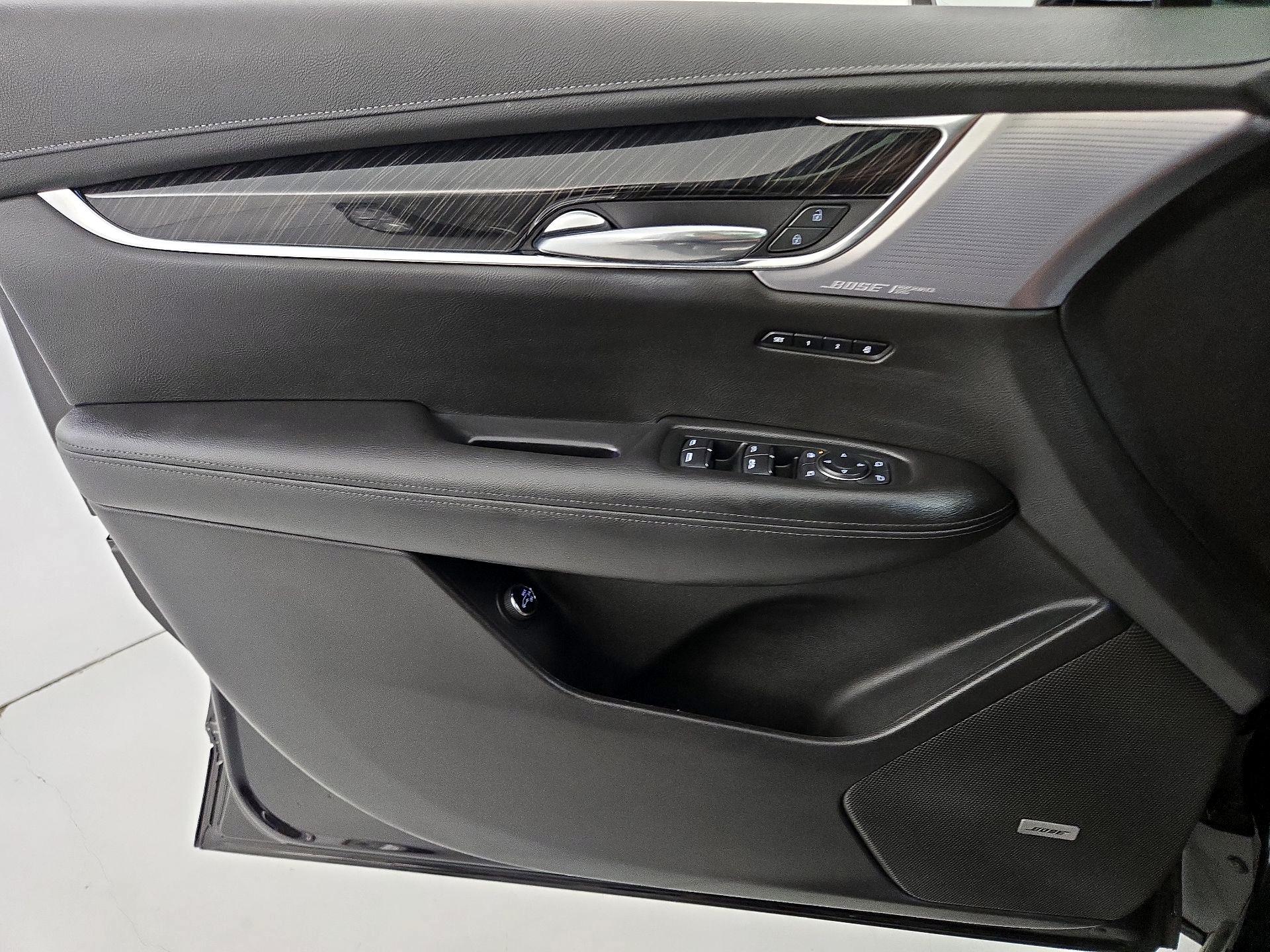 Thumbnail: 2020 Cadillac XT6 - 12
