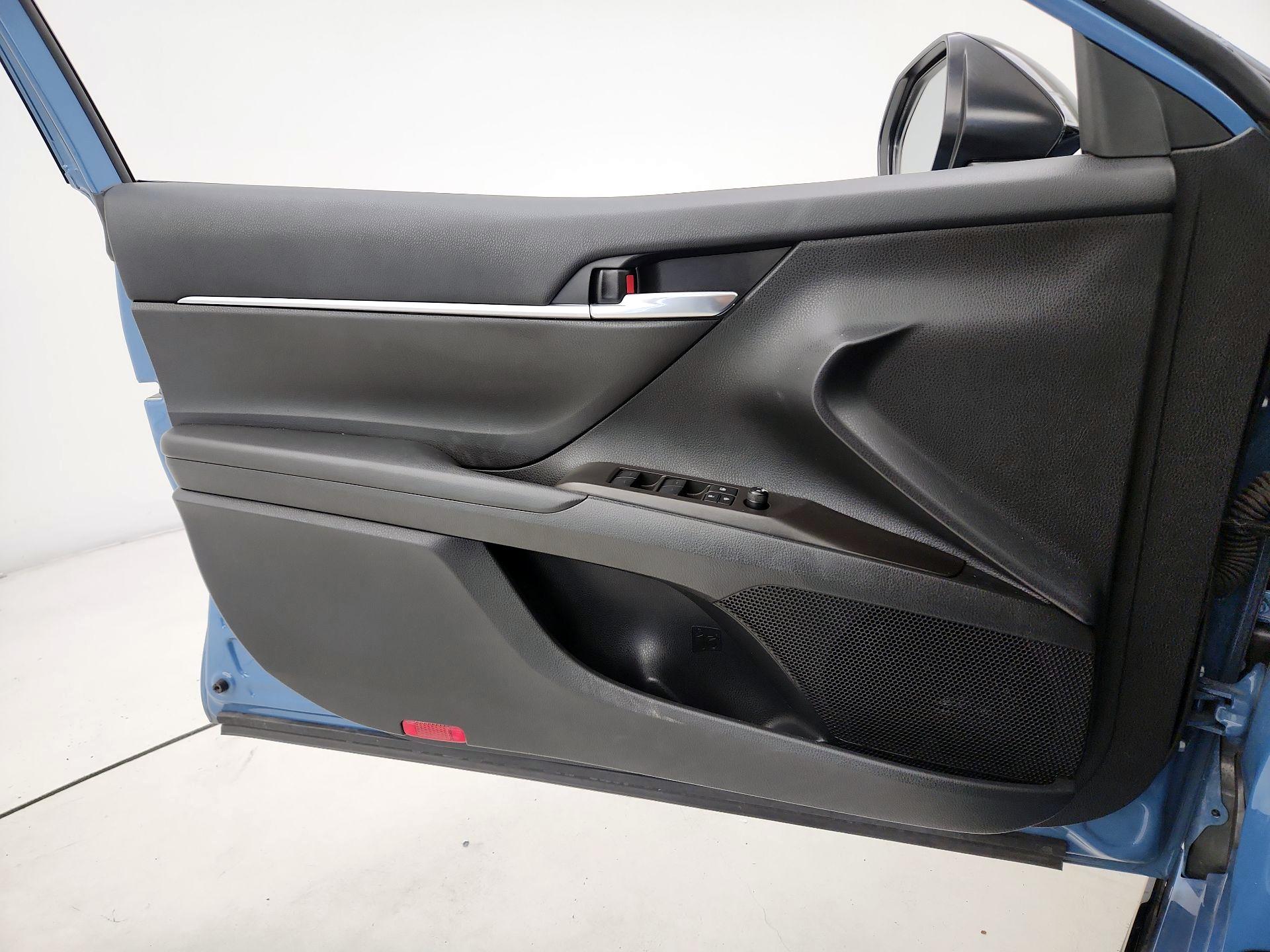 Thumbnail: 2022 Toyota Camry - 12
