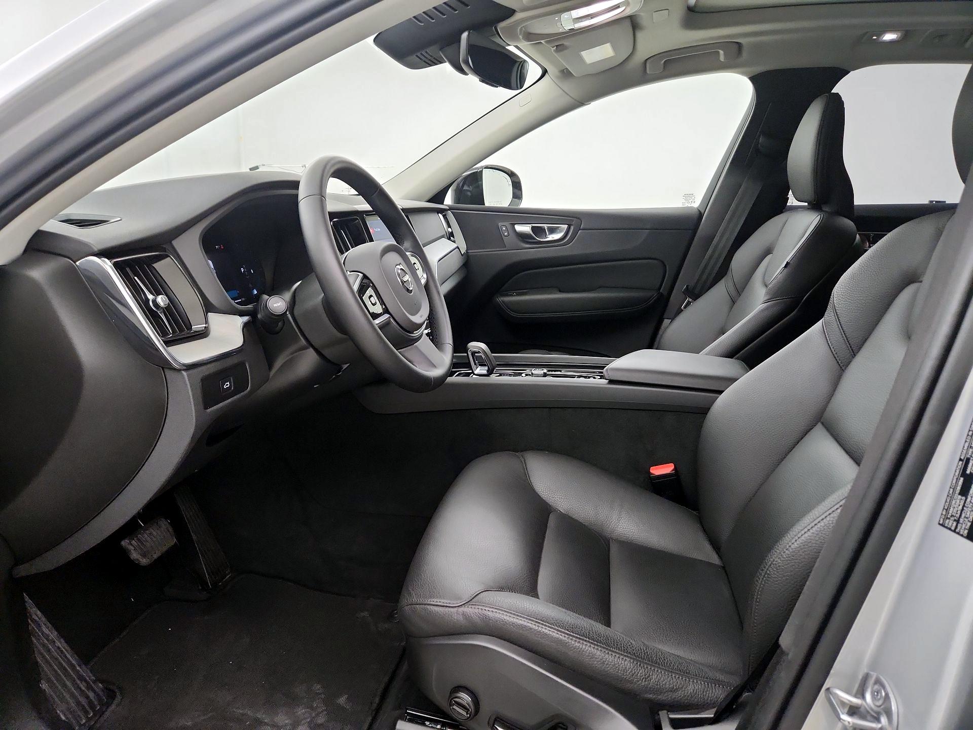 Thumbnail: 2025 Volvo XC60 - 9