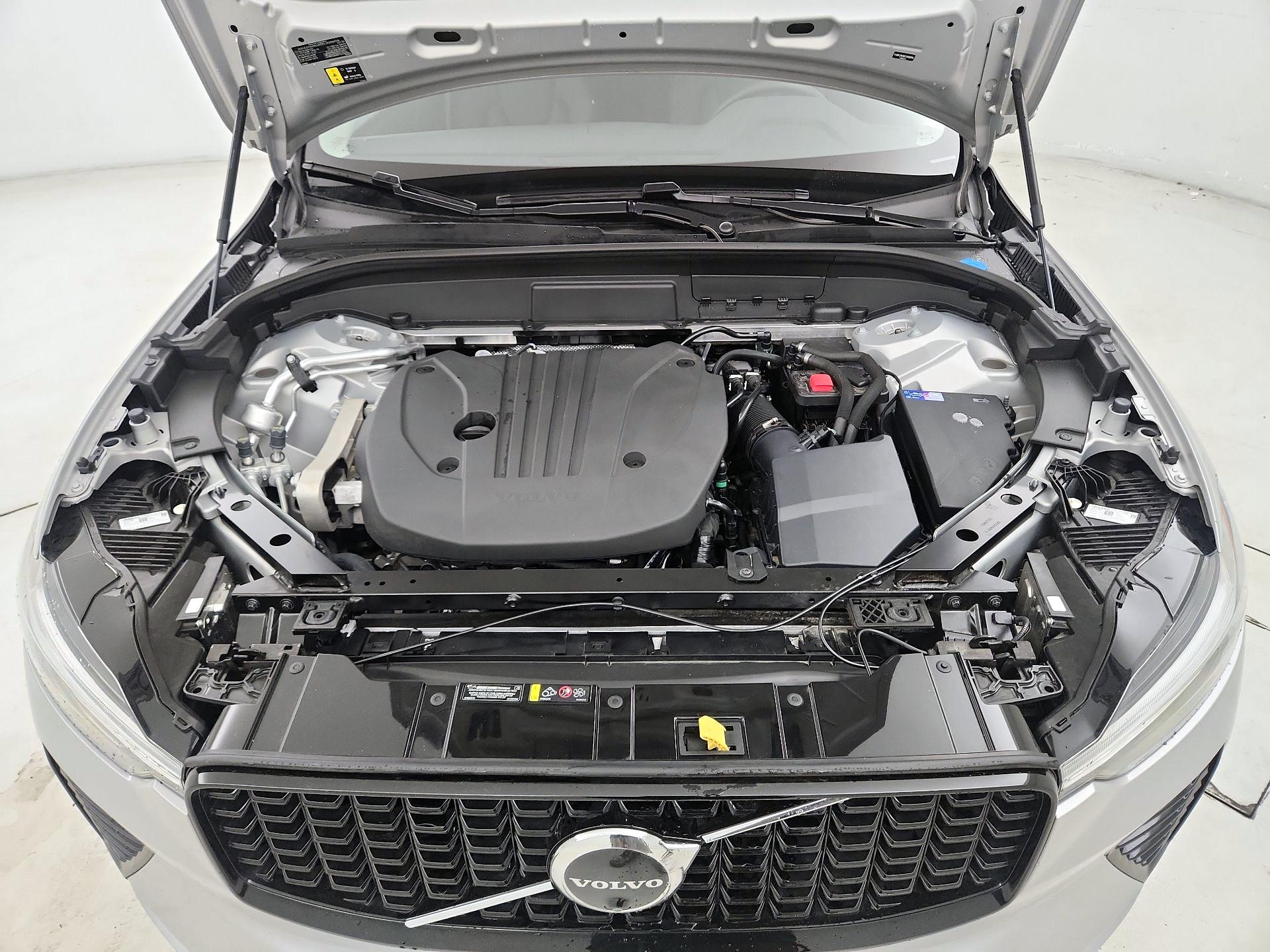 Thumbnail: 2025 Volvo XC60 - 15