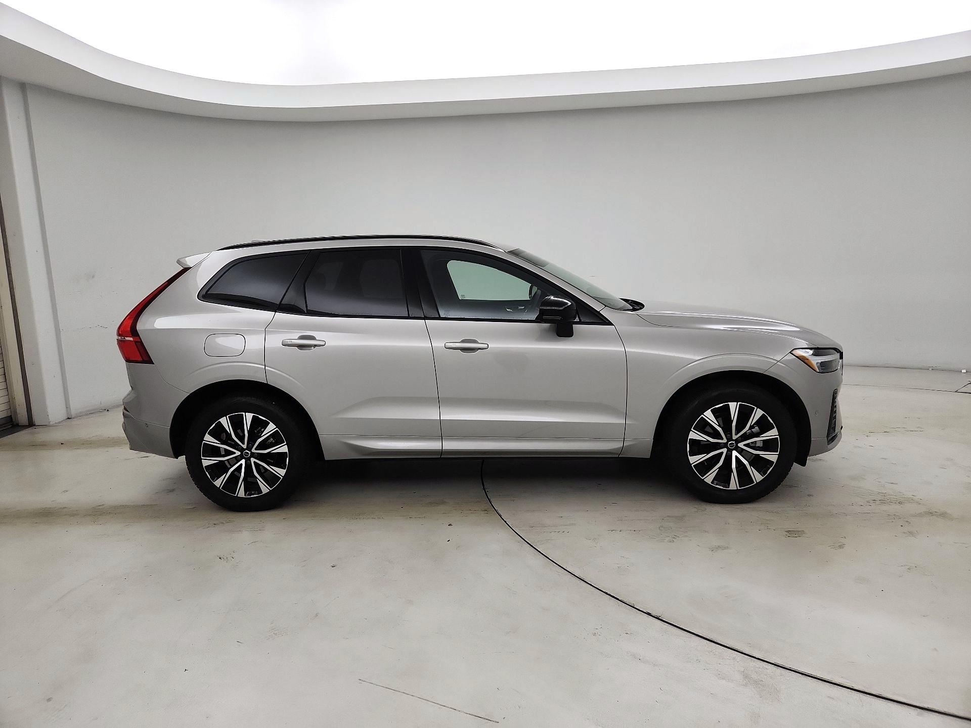 Thumbnail: 2025 Volvo XC60 - 4