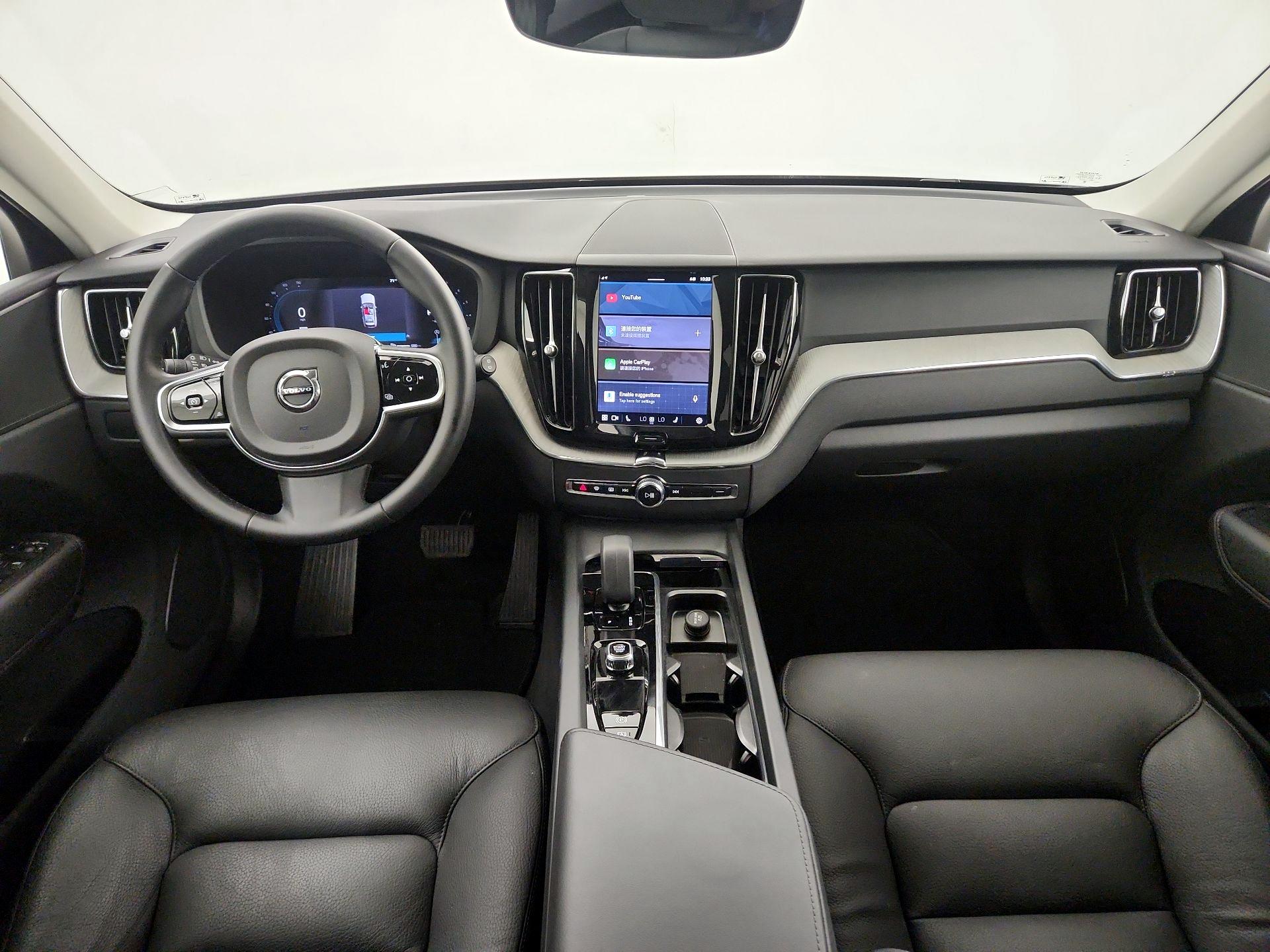 Thumbnail: 2025 Volvo XC60 - 8