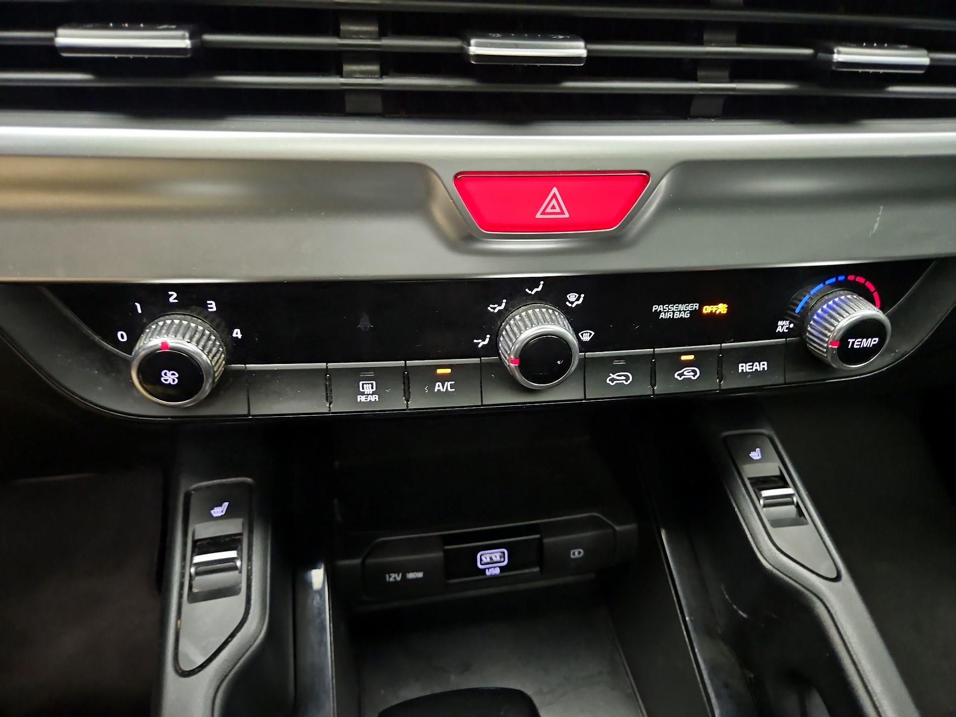 Thumbnail: 2020 Kia Telluride - 17