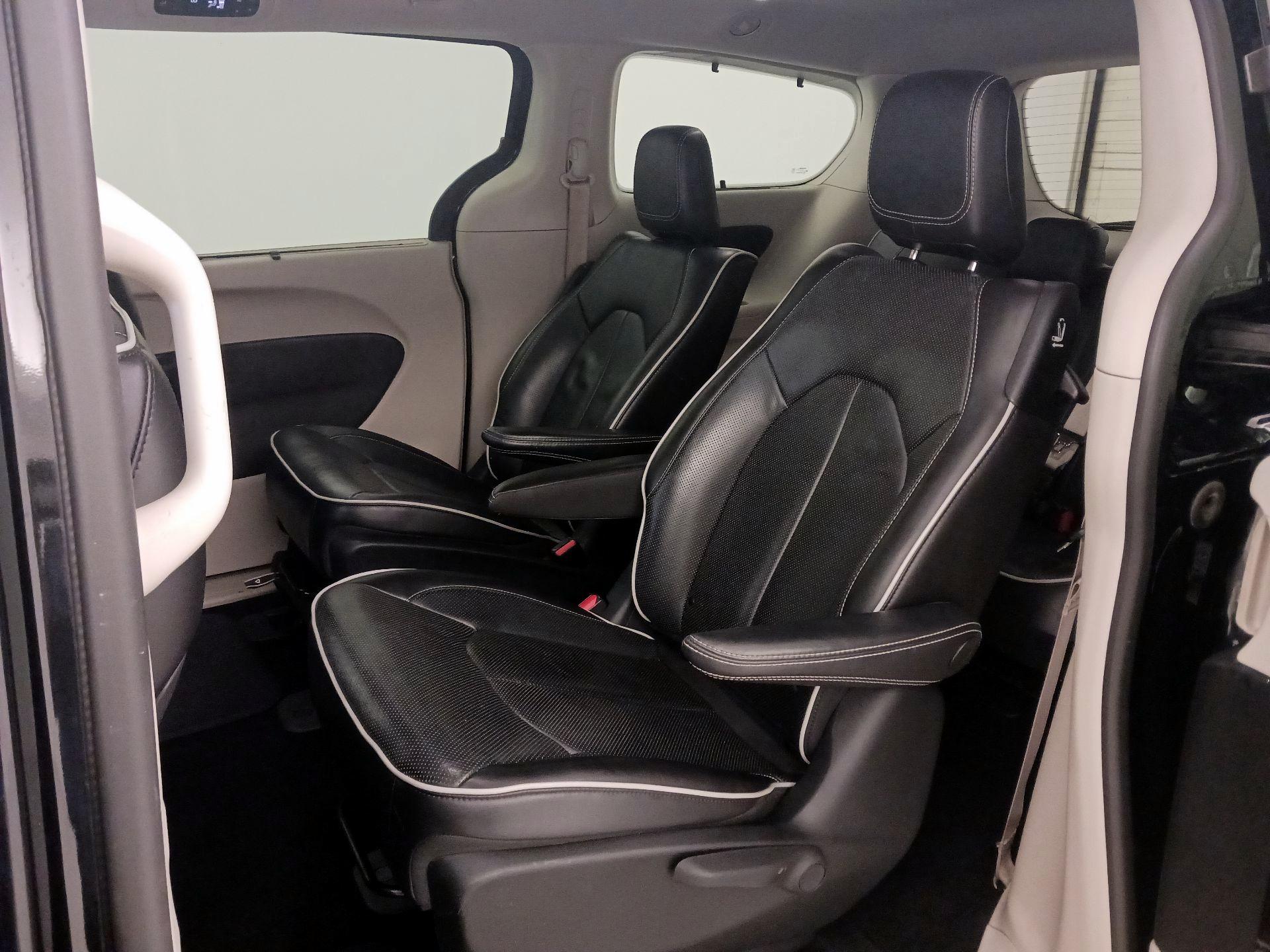 Thumbnail: 2021 Chrysler Pacifica - 20