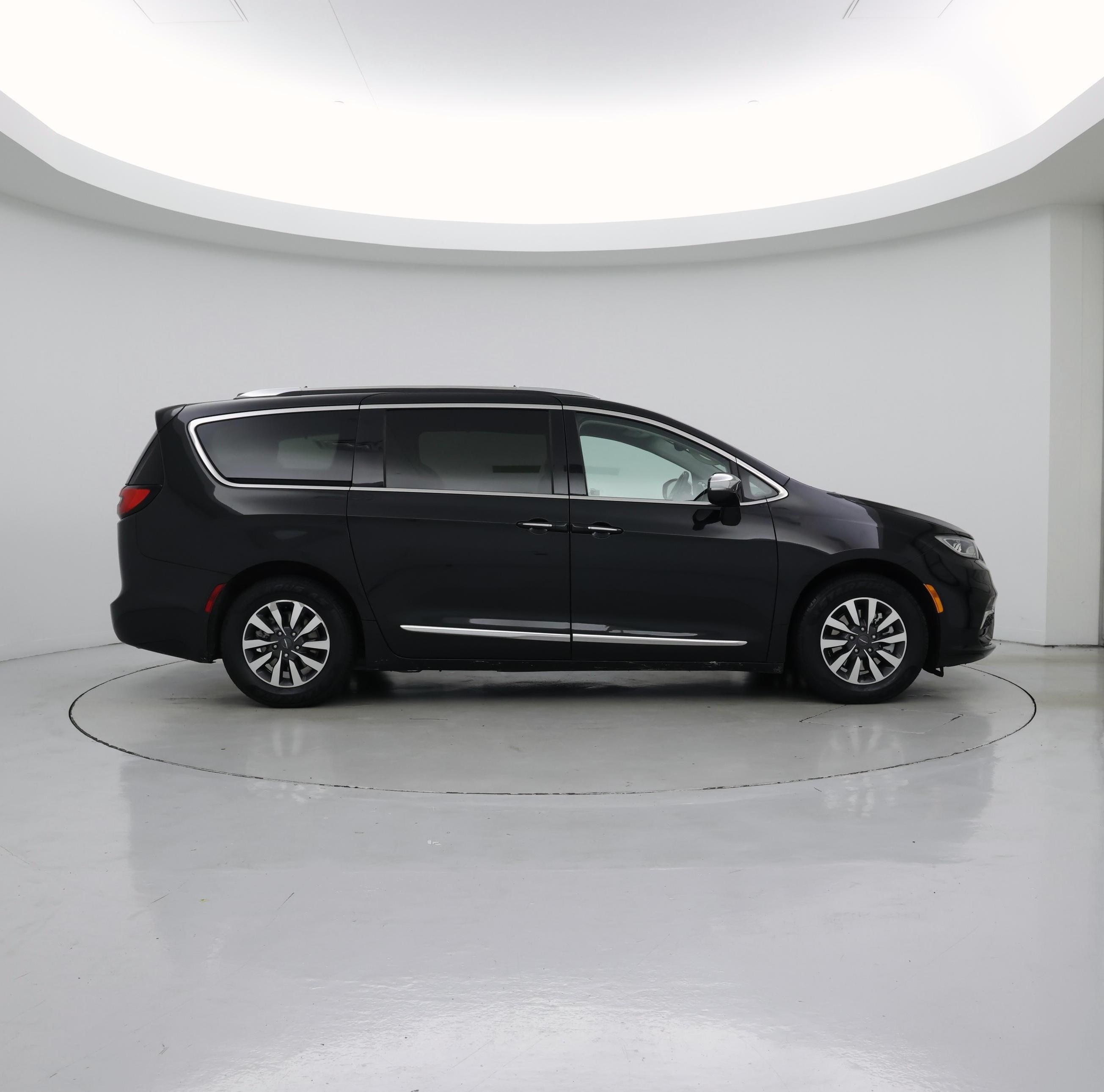 Thumbnail: 2021 Chrysler Pacifica - 7