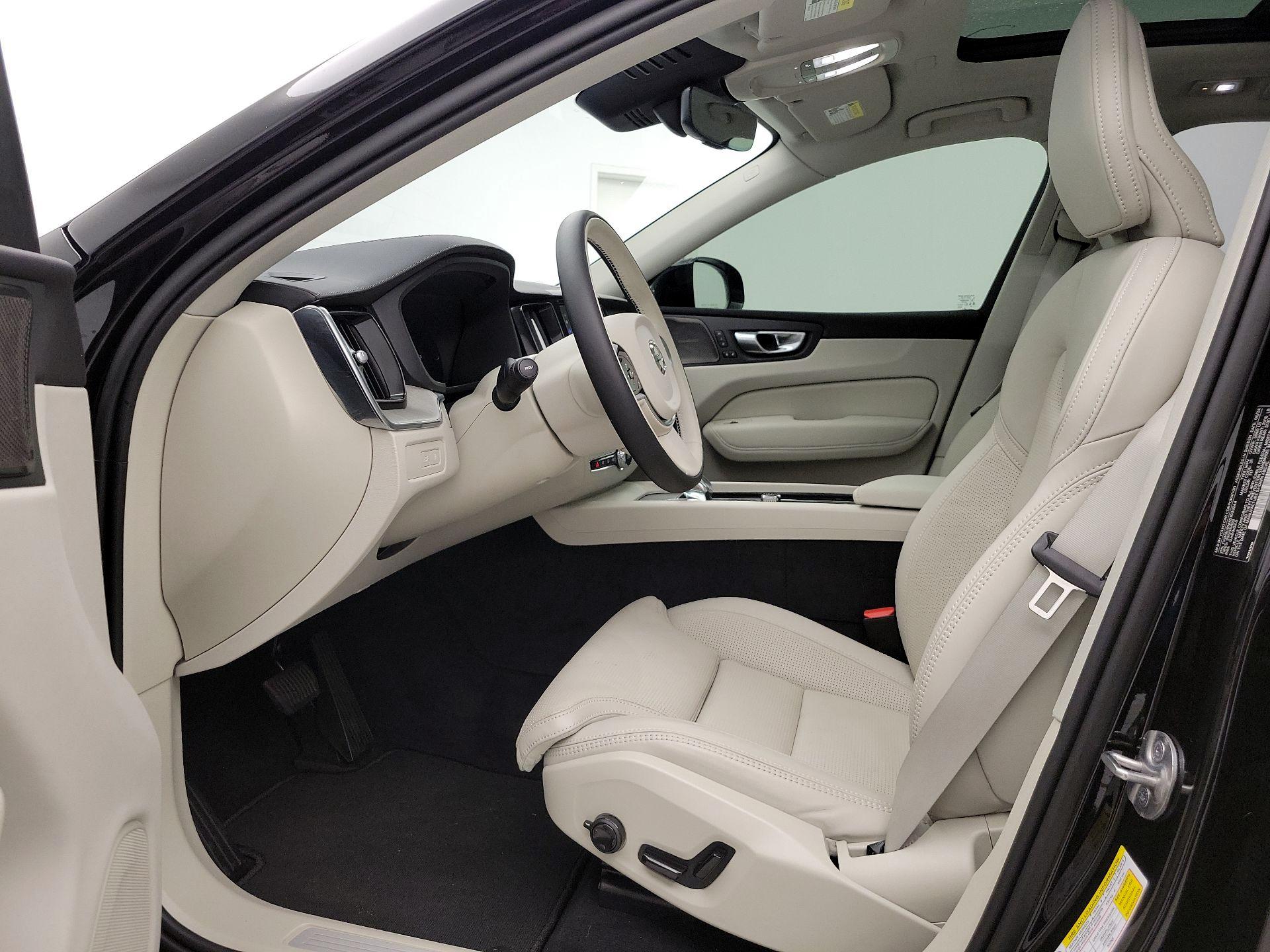Thumbnail: 2025 Volvo XC60 - 11