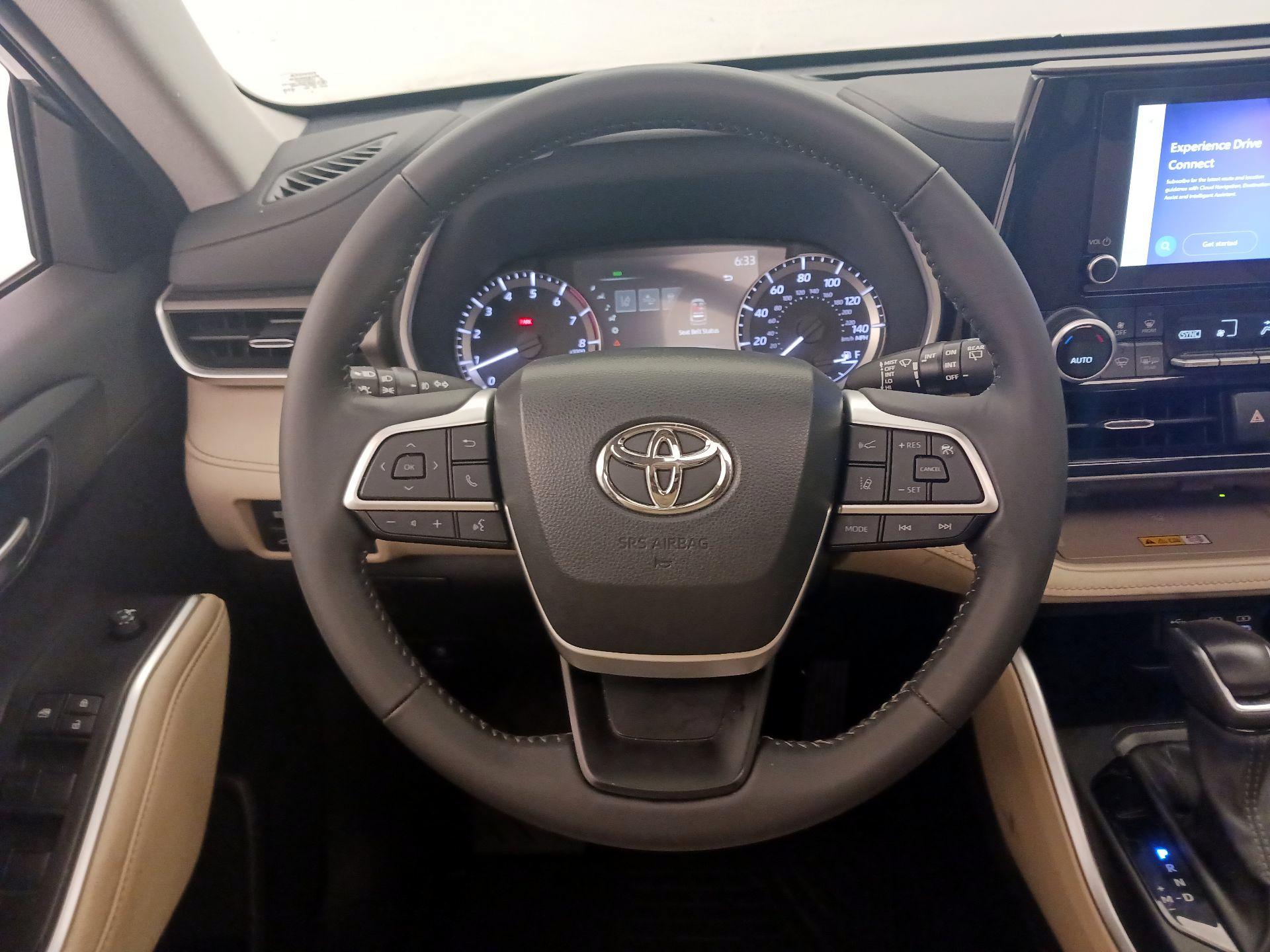 Thumbnail: 2023 Toyota Highlander - 10
