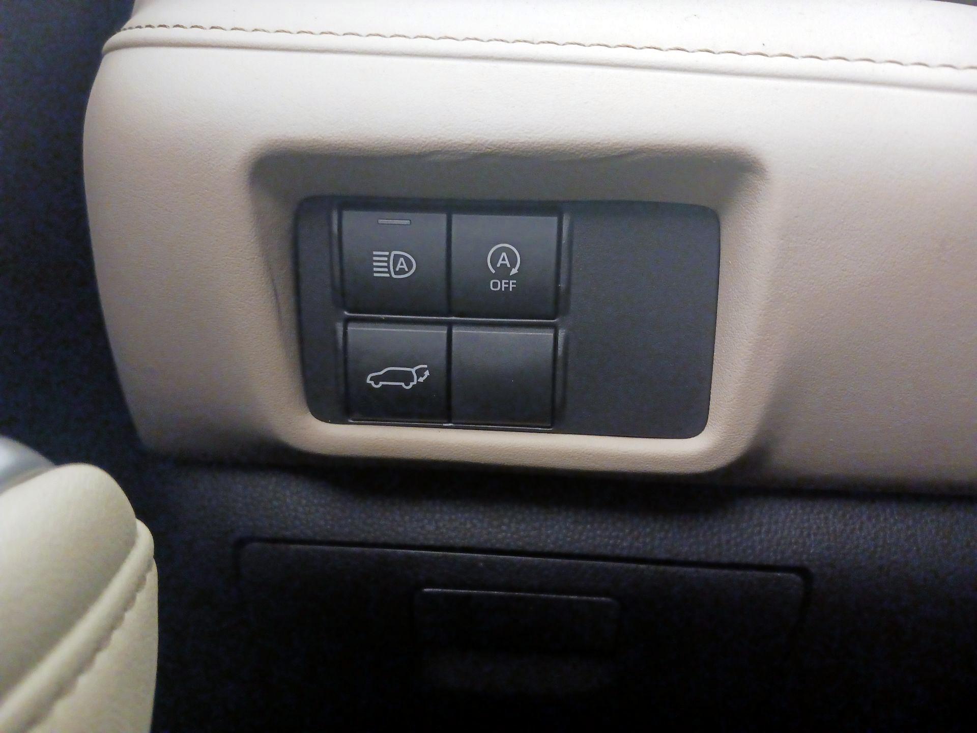 Thumbnail: 2023 Toyota Highlander - 13