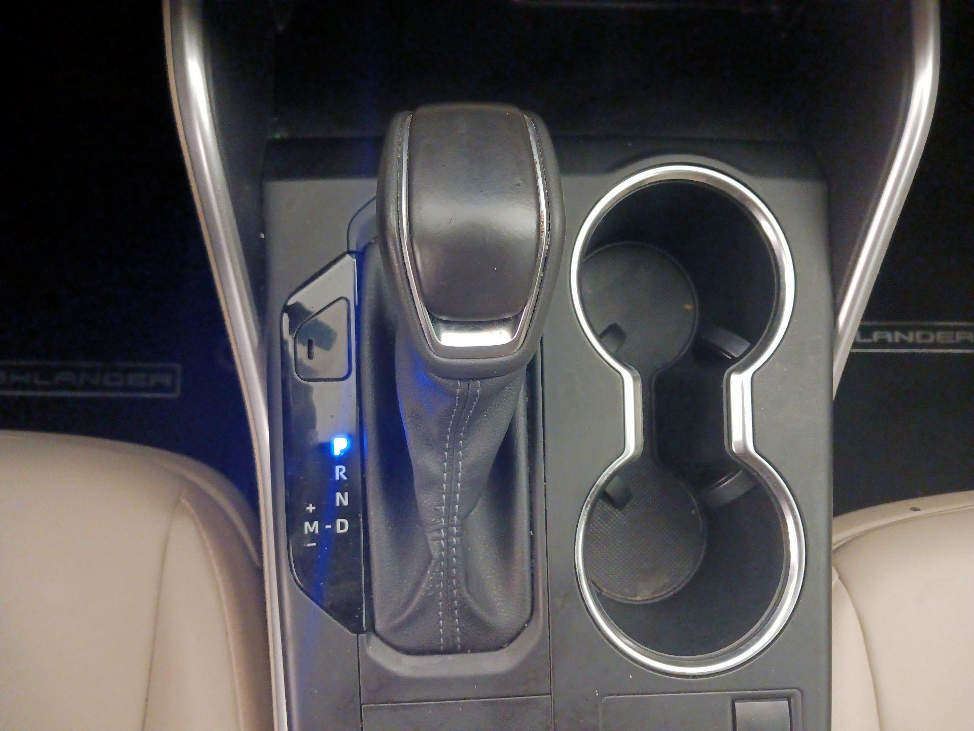 Thumbnail: 2023 Toyota Highlander - 17