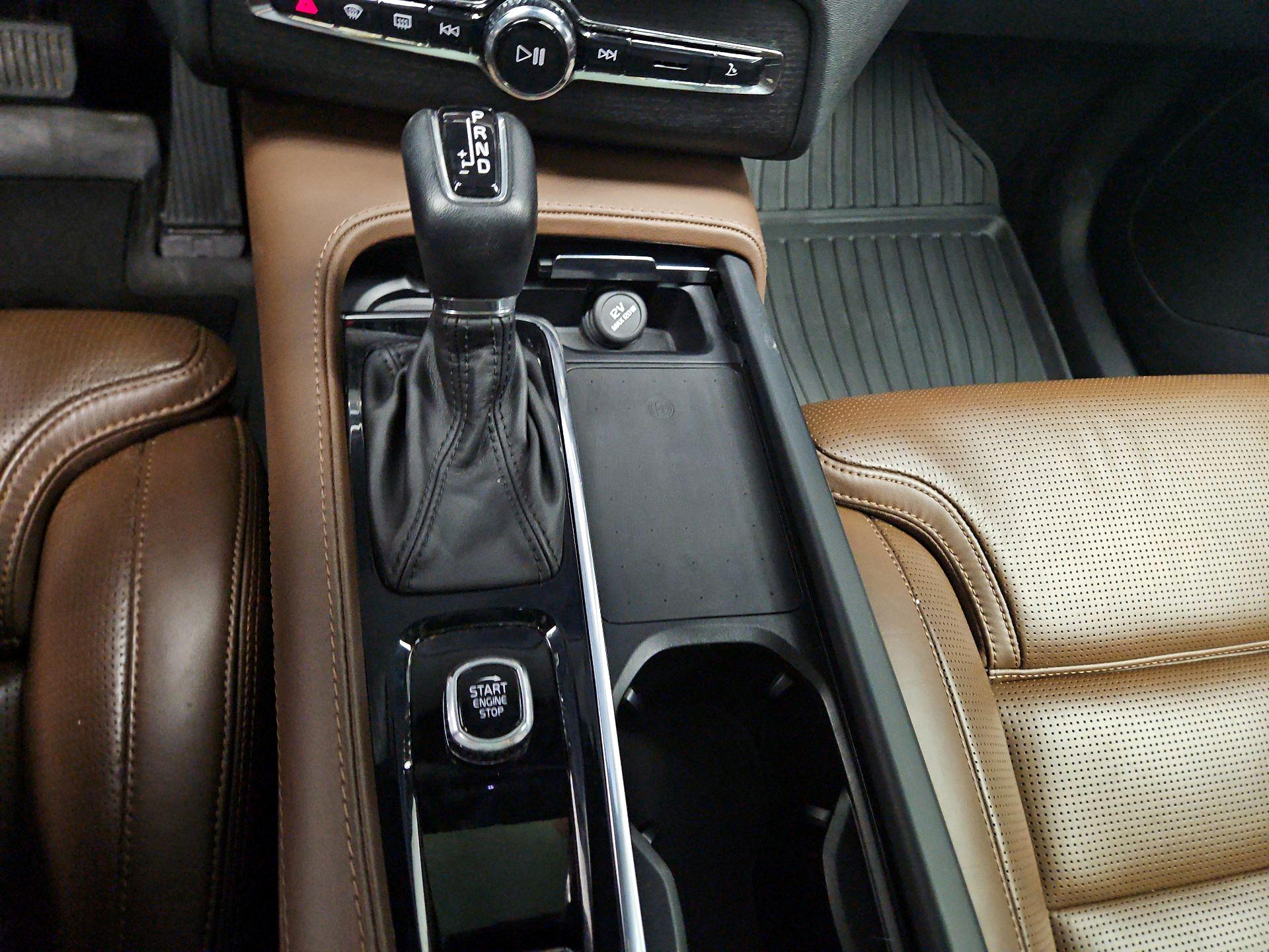 Thumbnail: 2022 Volvo XC90 - 17