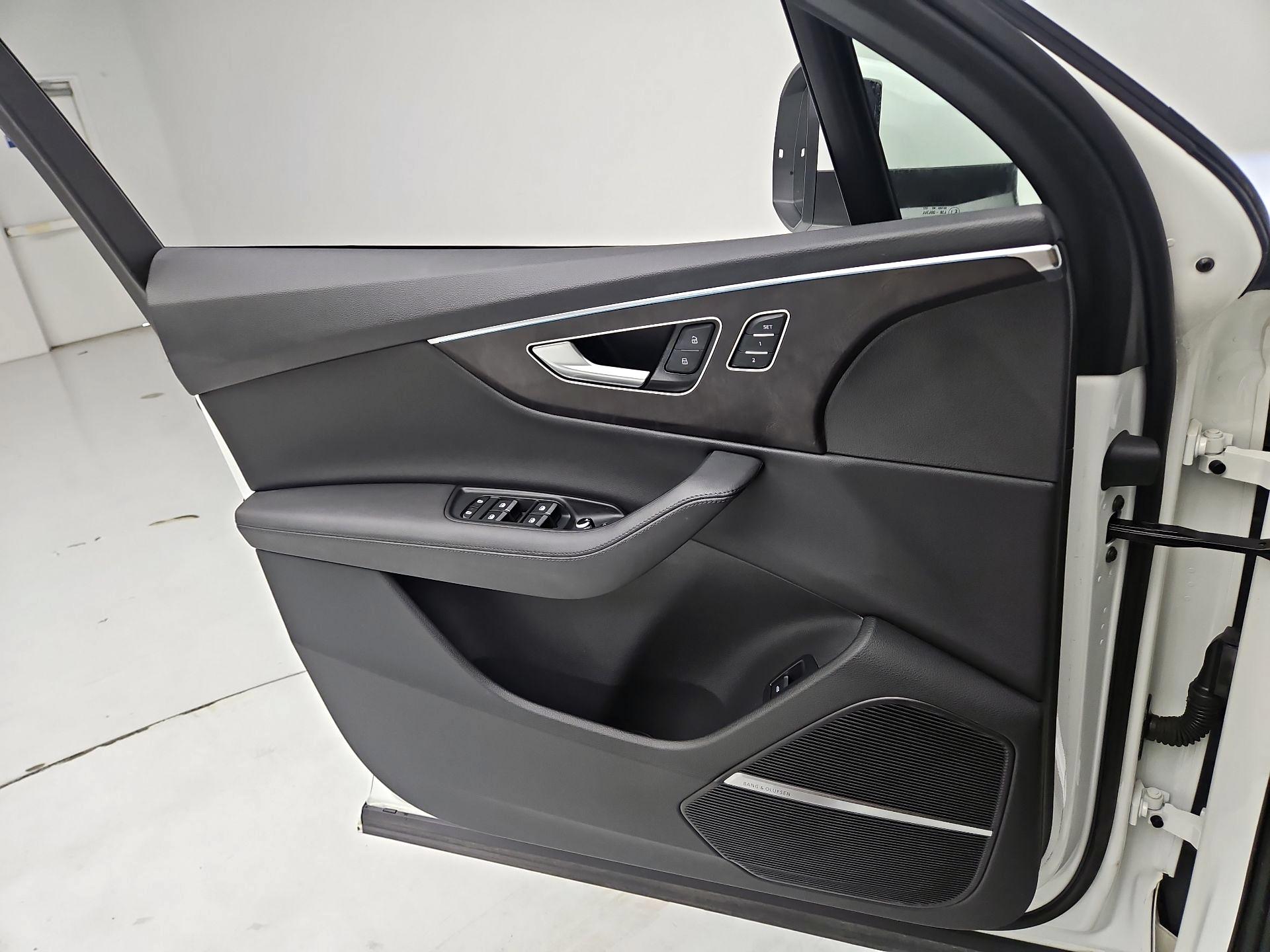 Thumbnail: 2023 Audi Q7 - 12