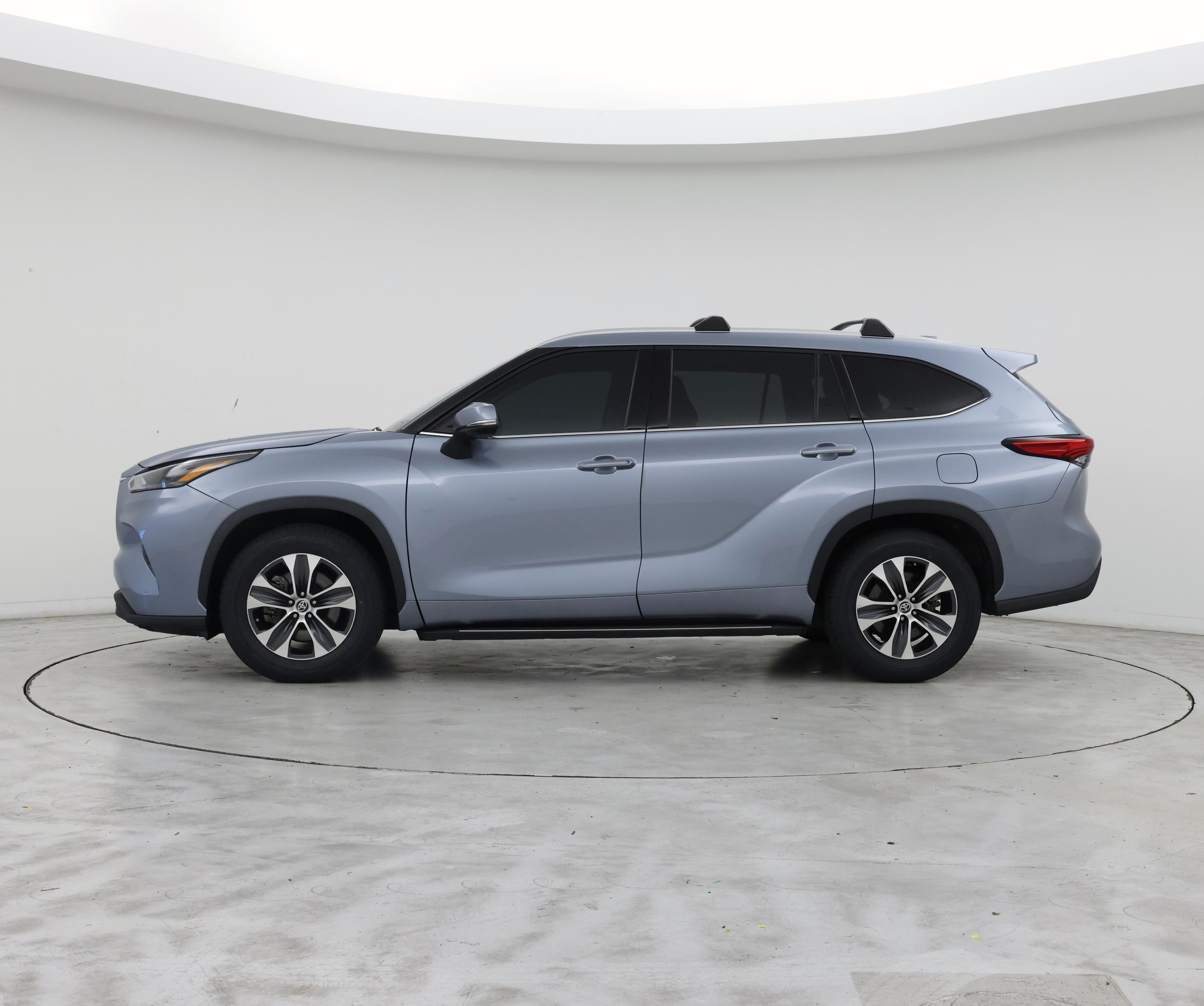 Thumbnail: 2022 Toyota Highlander - 3