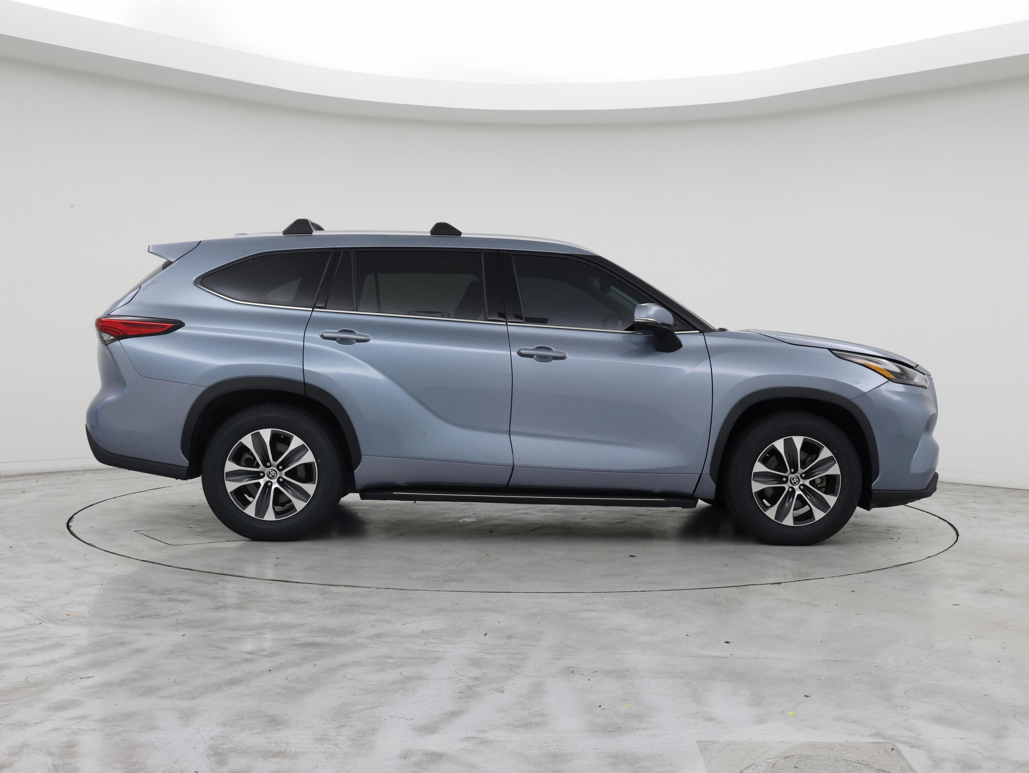 Thumbnail: 2022 Toyota Highlander - 7