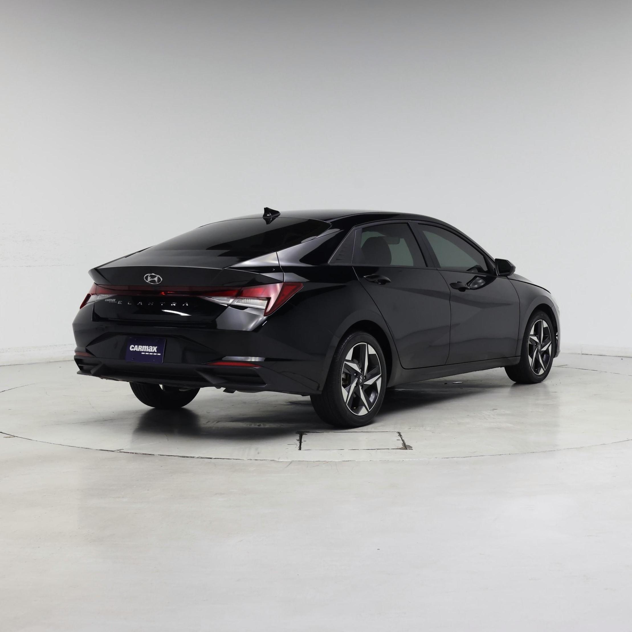 Thumbnail: 2023 Hyundai Elantra - 8