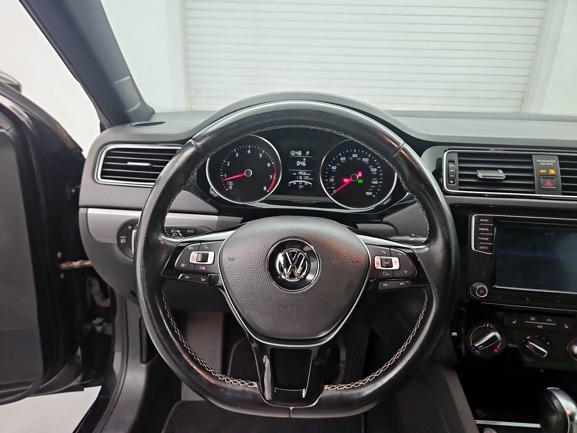 Thumbnail: 2016 Volkswagen Jetta - 10