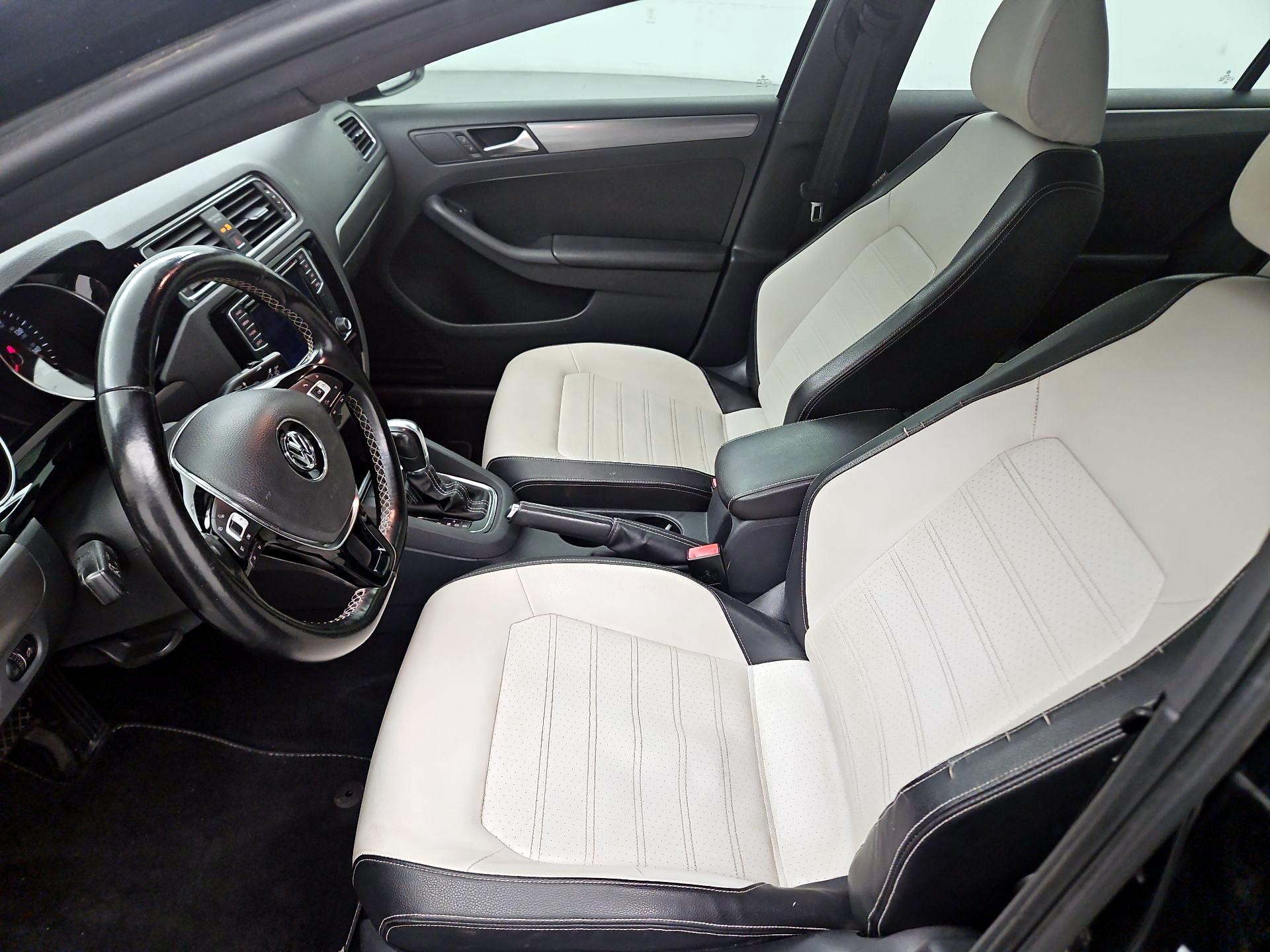 Thumbnail: 2016 Volkswagen Jetta - 11