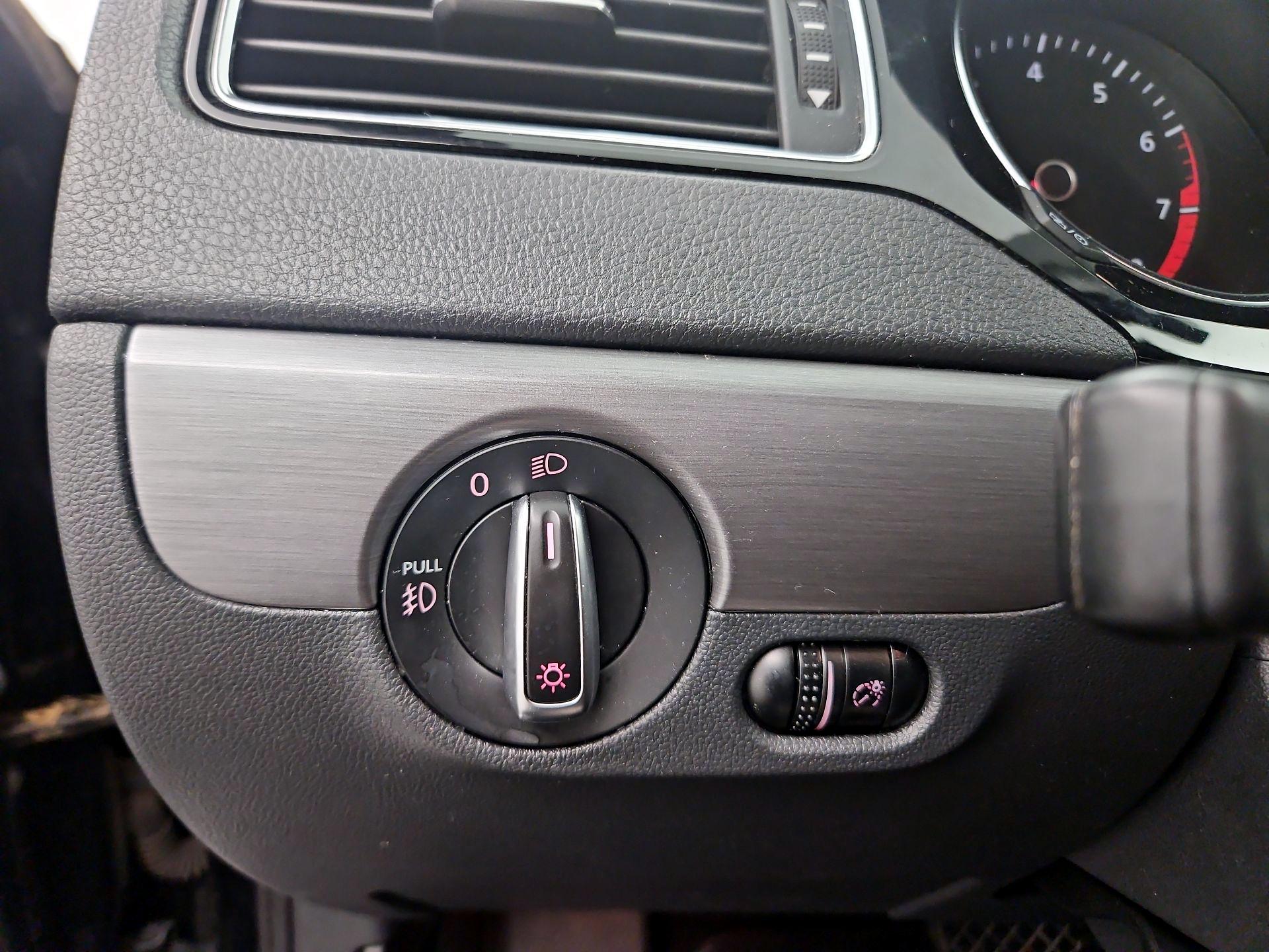 Thumbnail: 2016 Volkswagen Jetta - 13