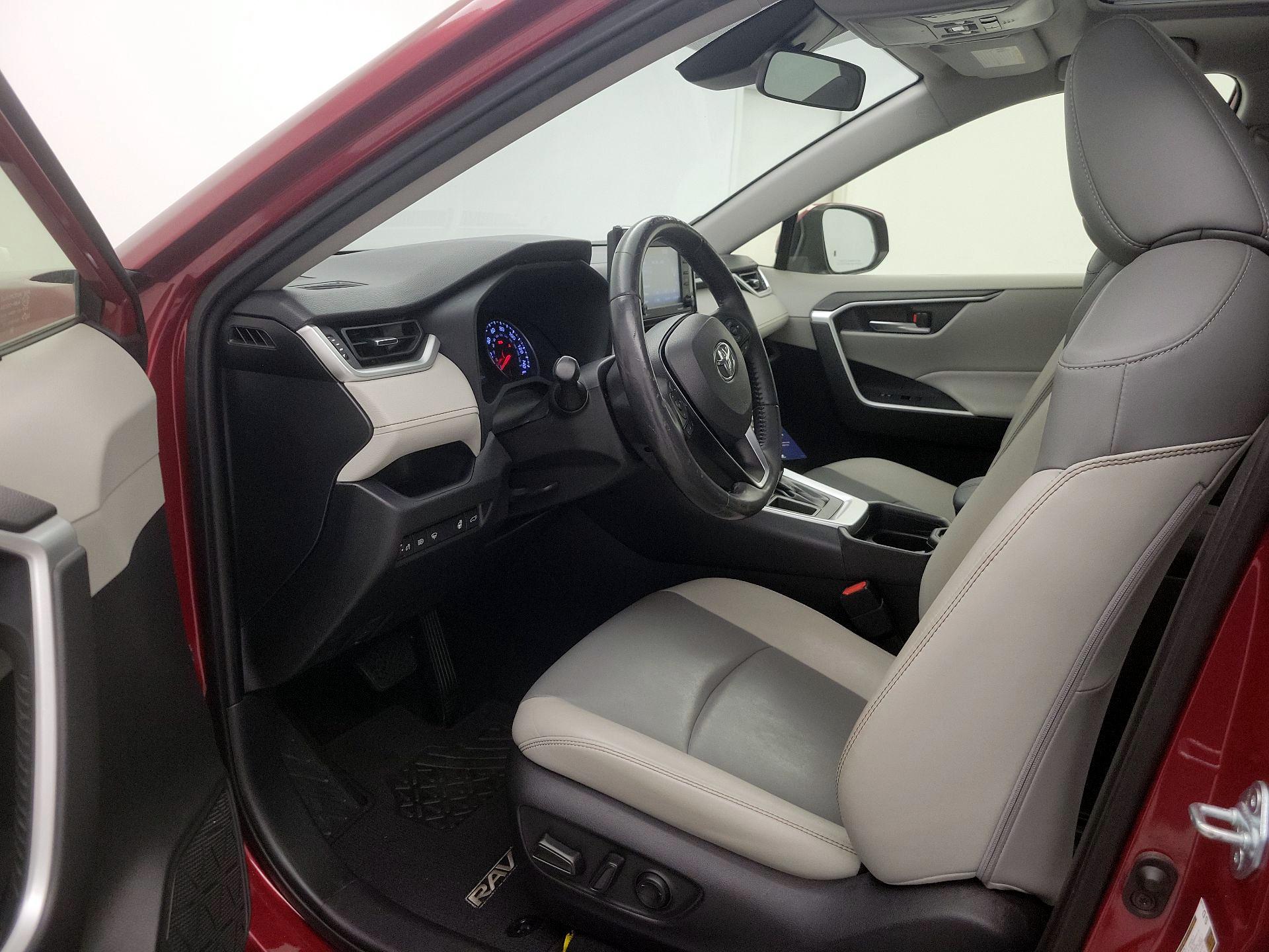 Thumbnail: 2020 Toyota RAV4 - 11