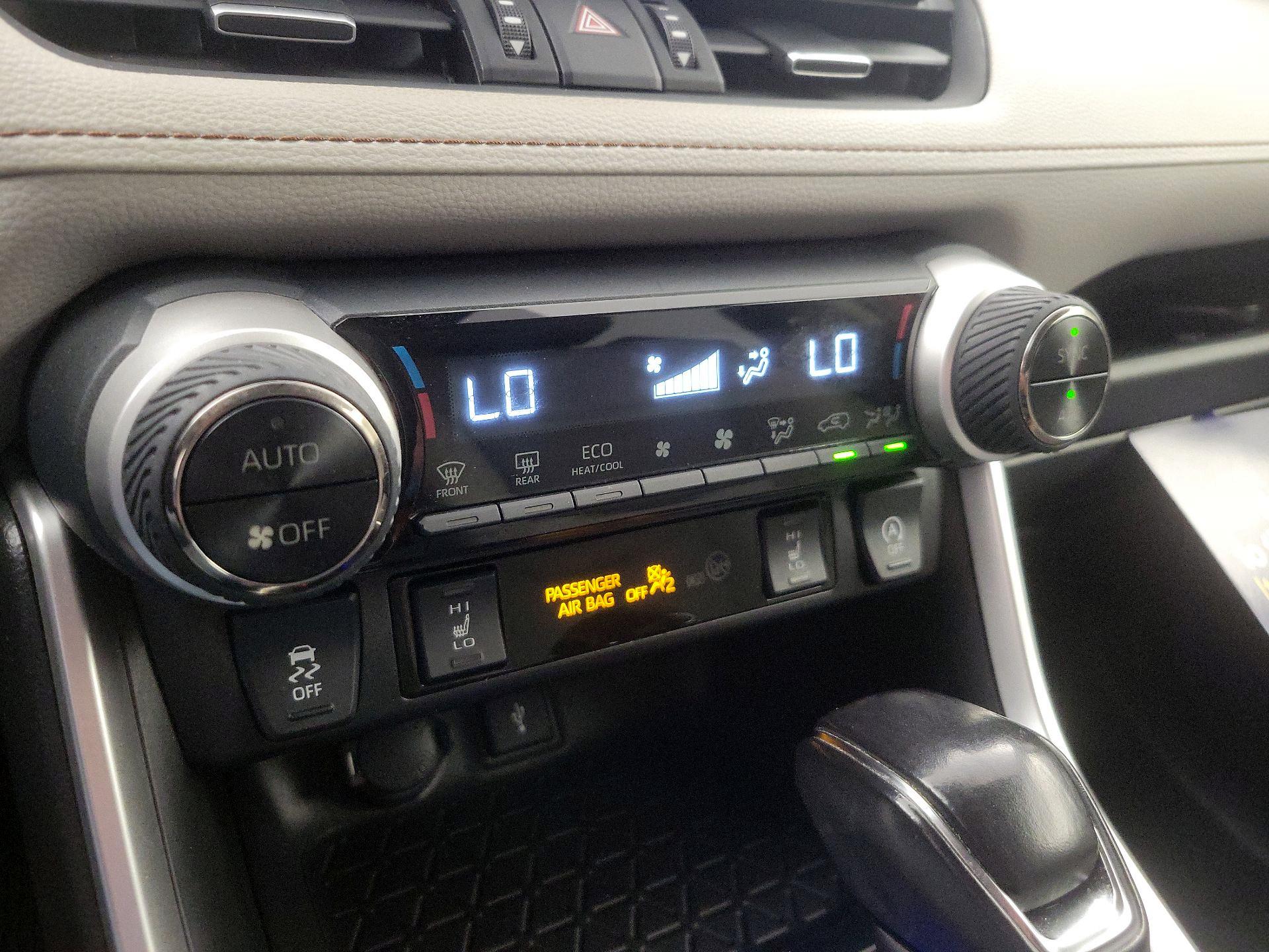 Thumbnail: 2020 Toyota RAV4 - 16