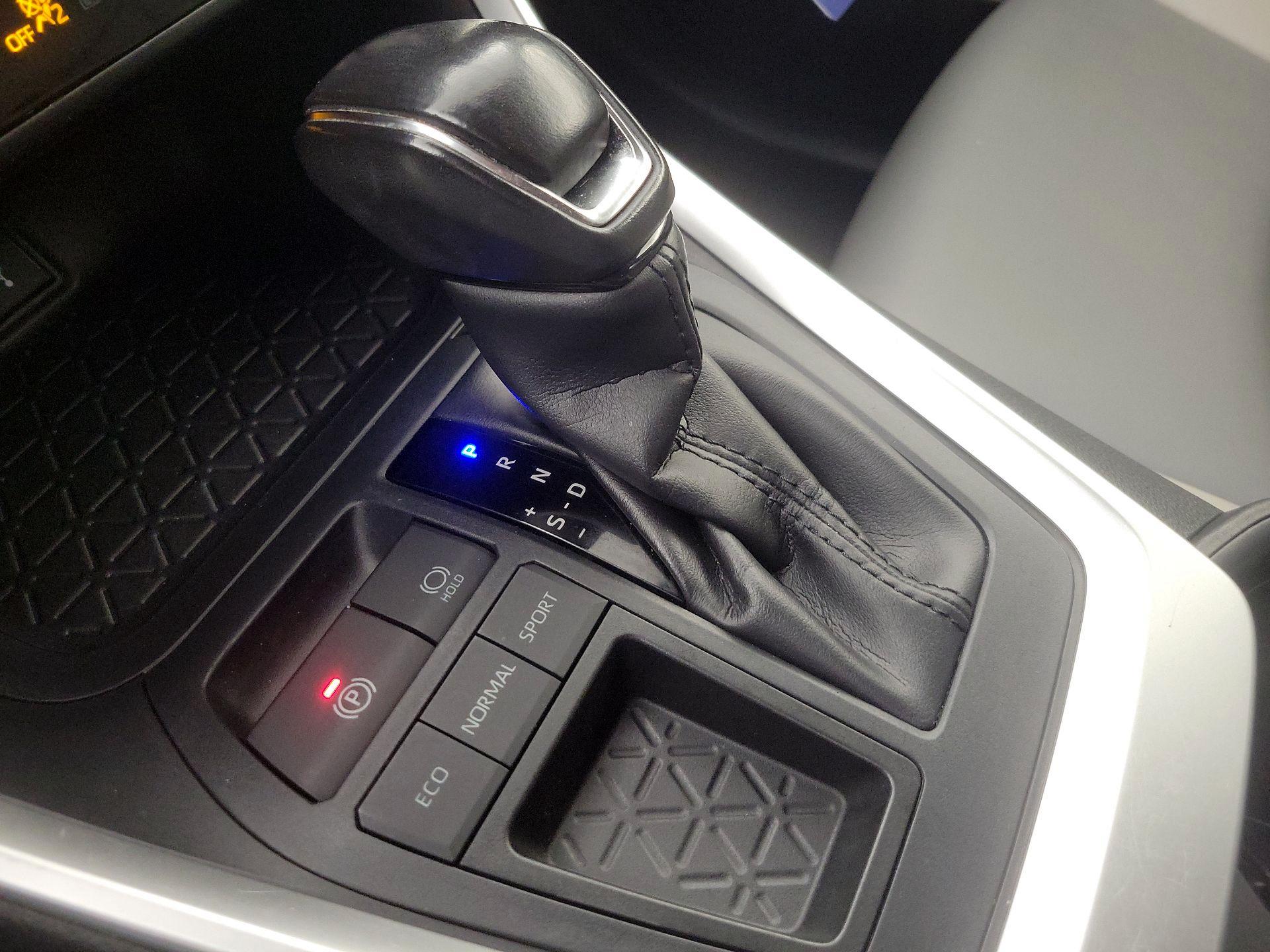 Thumbnail: 2020 Toyota RAV4 - 17