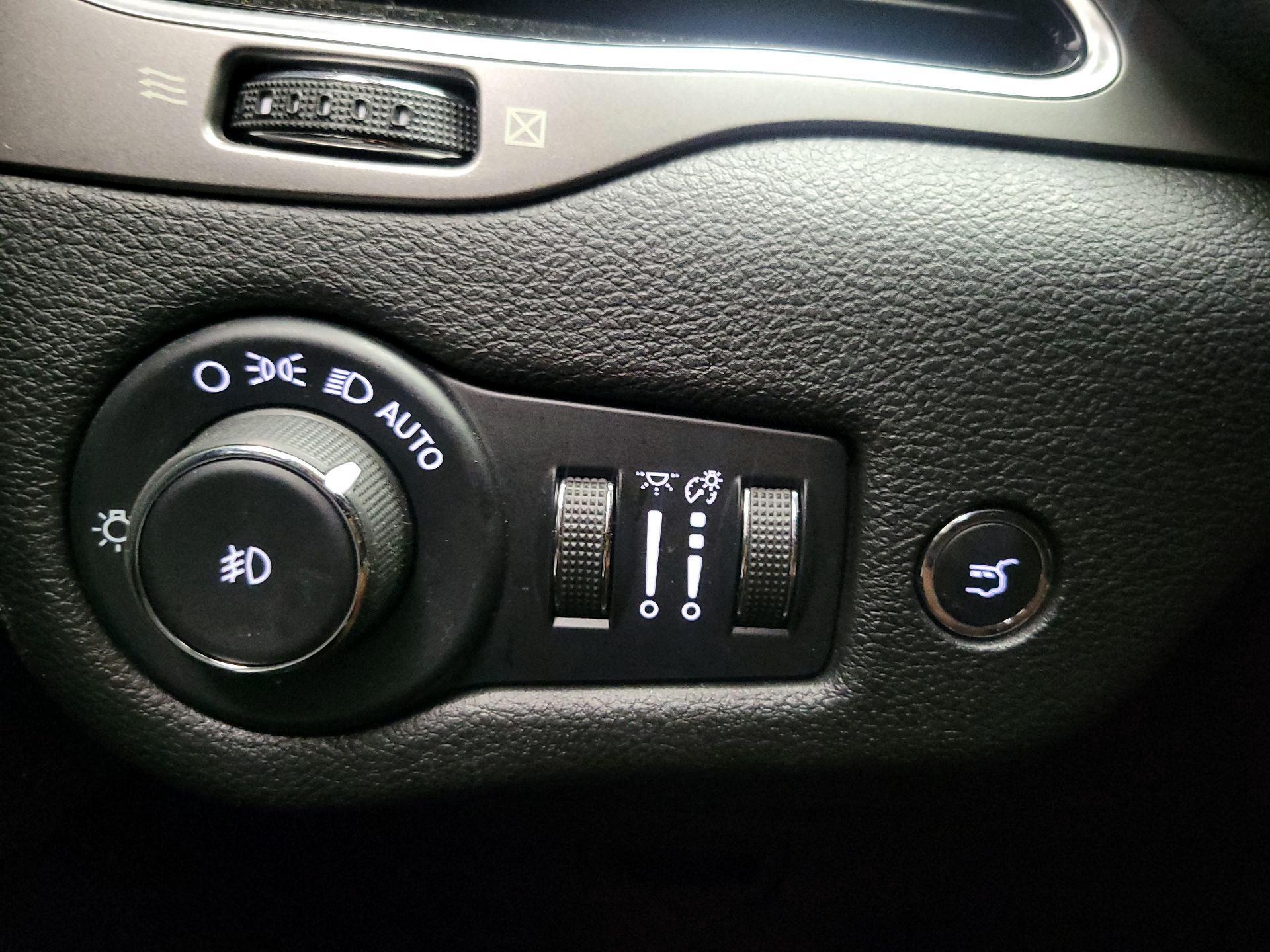 Thumbnail: 2022 Jeep Cherokee - 13