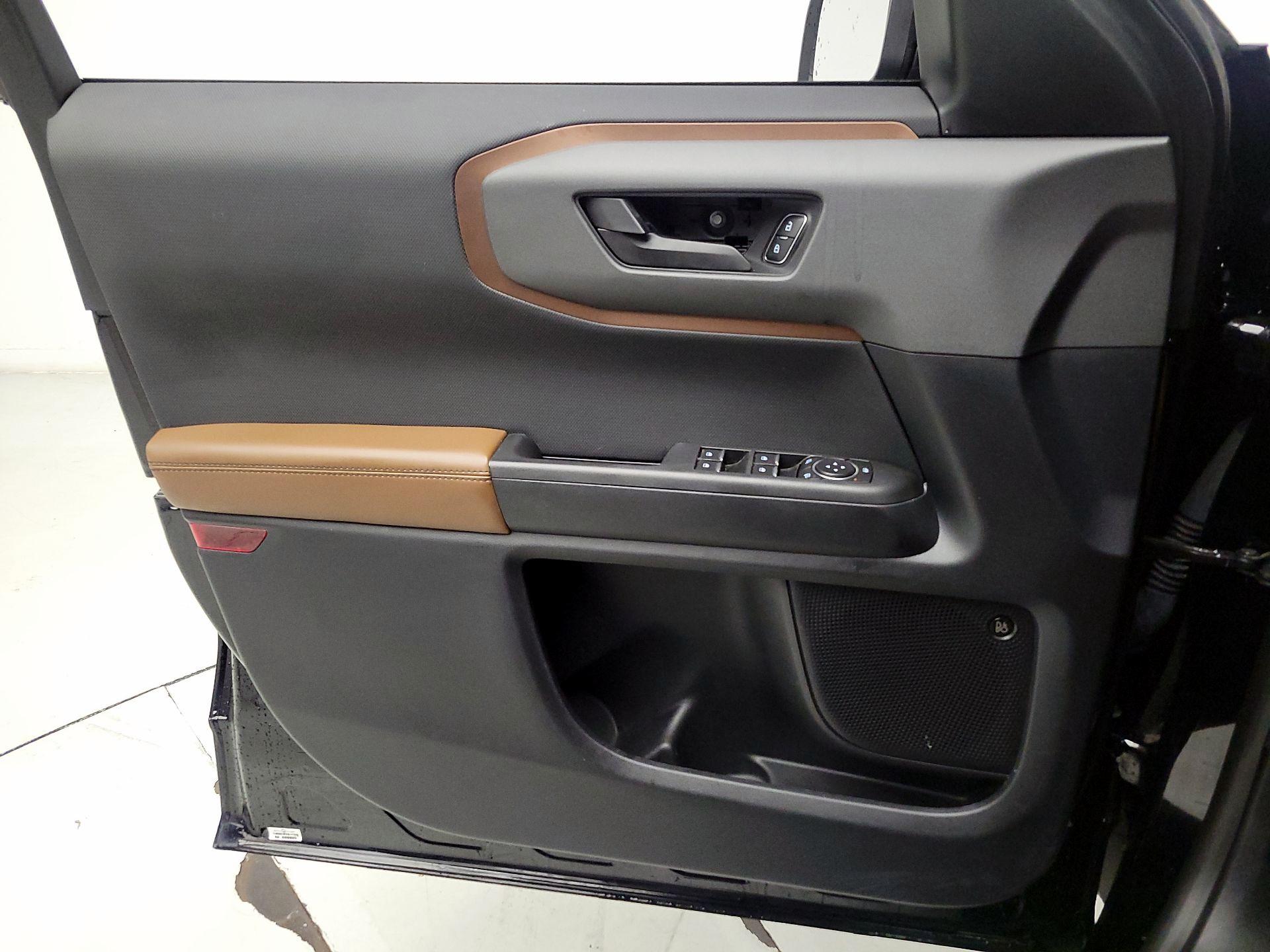 Thumbnail: 2022 Ford Bronco Sport - 12