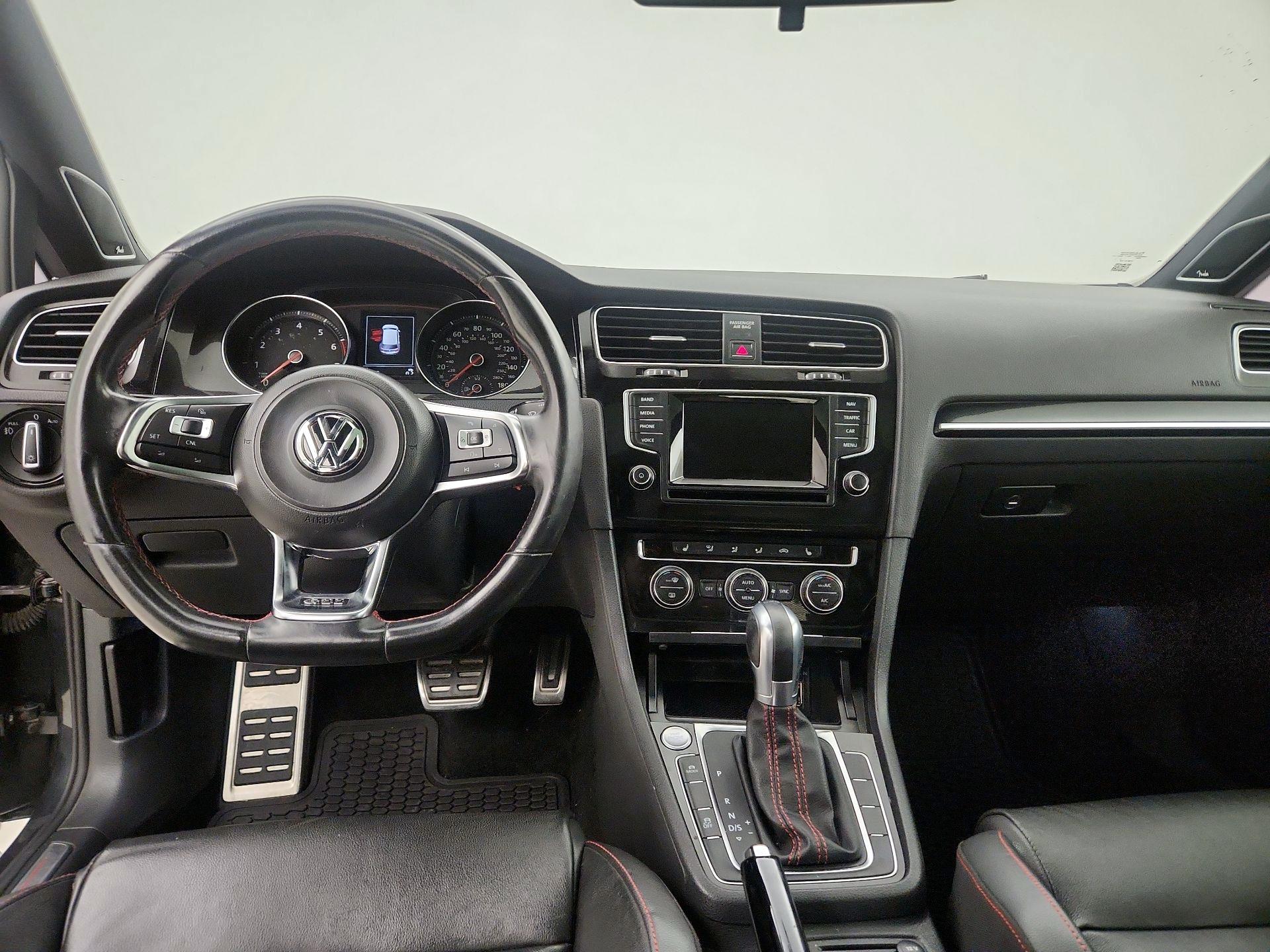 Thumbnail: 2015 Volkswagen Golf - 9