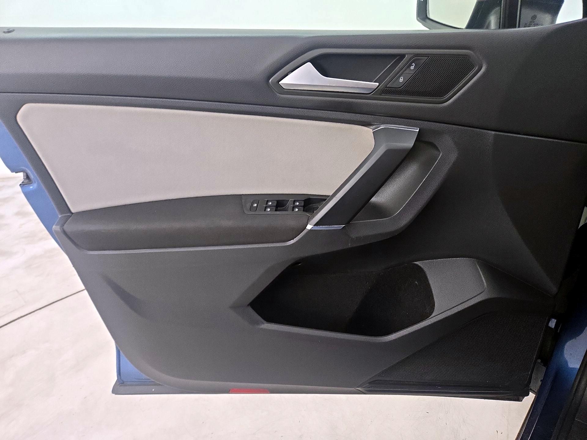 Thumbnail: 2020 Volkswagen Tiguan - 12