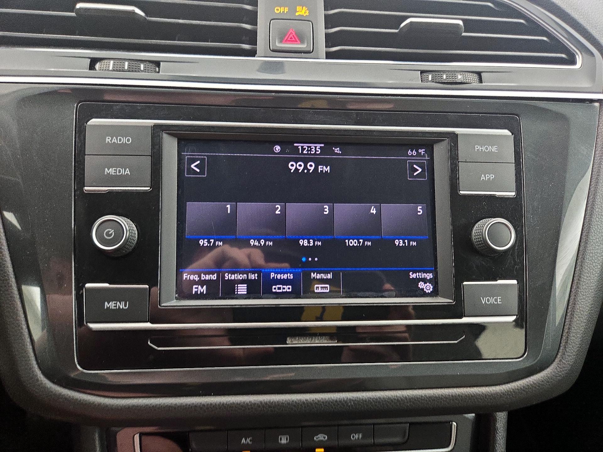 Thumbnail: 2020 Volkswagen Tiguan - 15